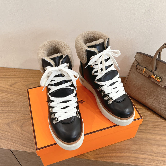HM 26S SHEARLING HIKING BOOTS IN BLACK CALFSKIN