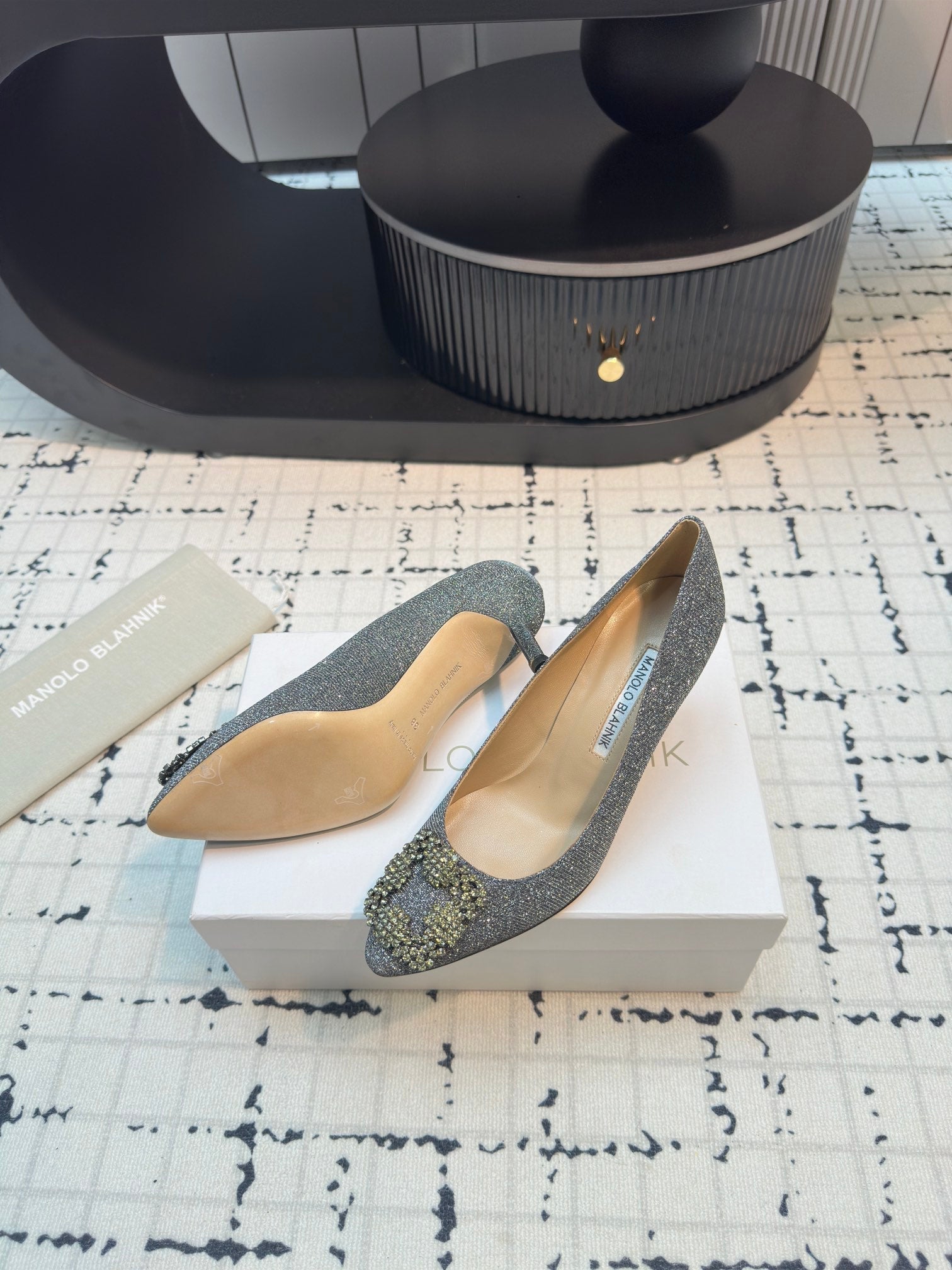 Hangisi 70 Silver Glitter Fabric Leather Jewel Buckle Pumps 912614