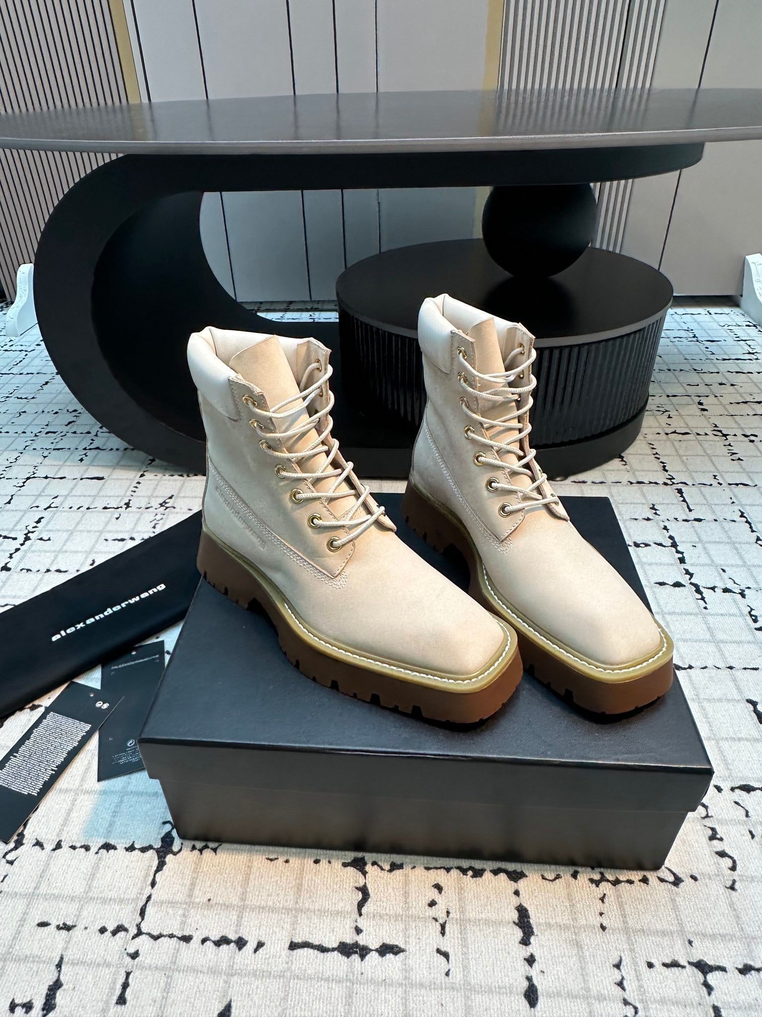 SQUARE-TOE CASUAL ANKLE BOOTS IN WHITE SUEDE