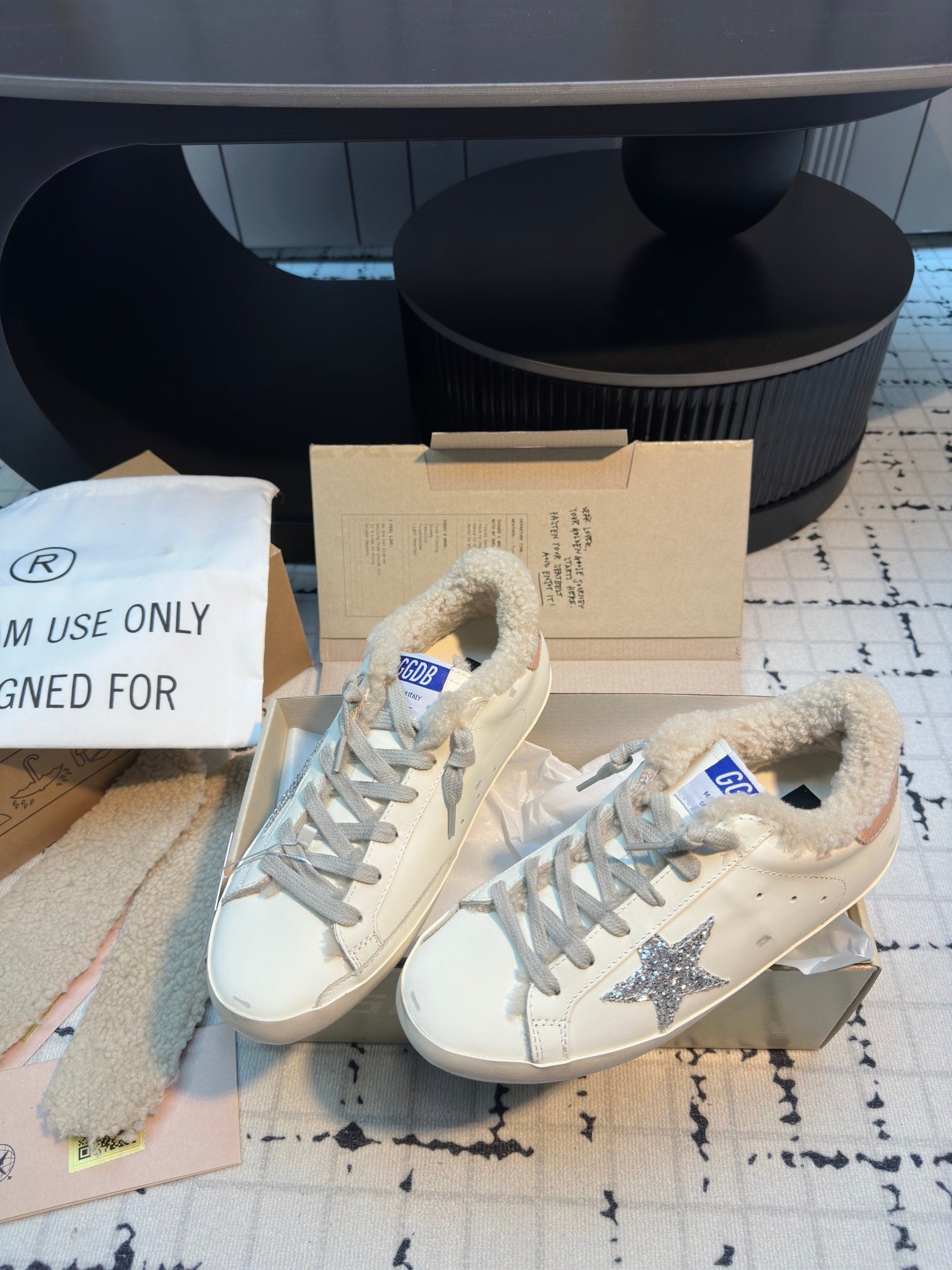 SUPER STAR SNEAKERS WHITE CALFSKIN WITH SILVER GLITTER STAR