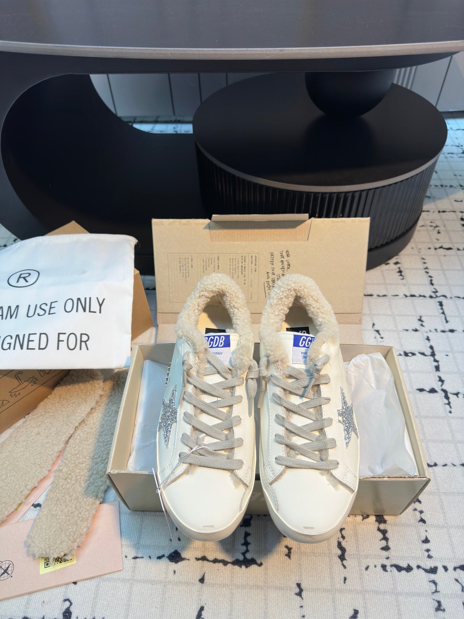 SUPER STAR SNEAKERS WHITE CALFSKIN WITH SILVER GLITTER STAR