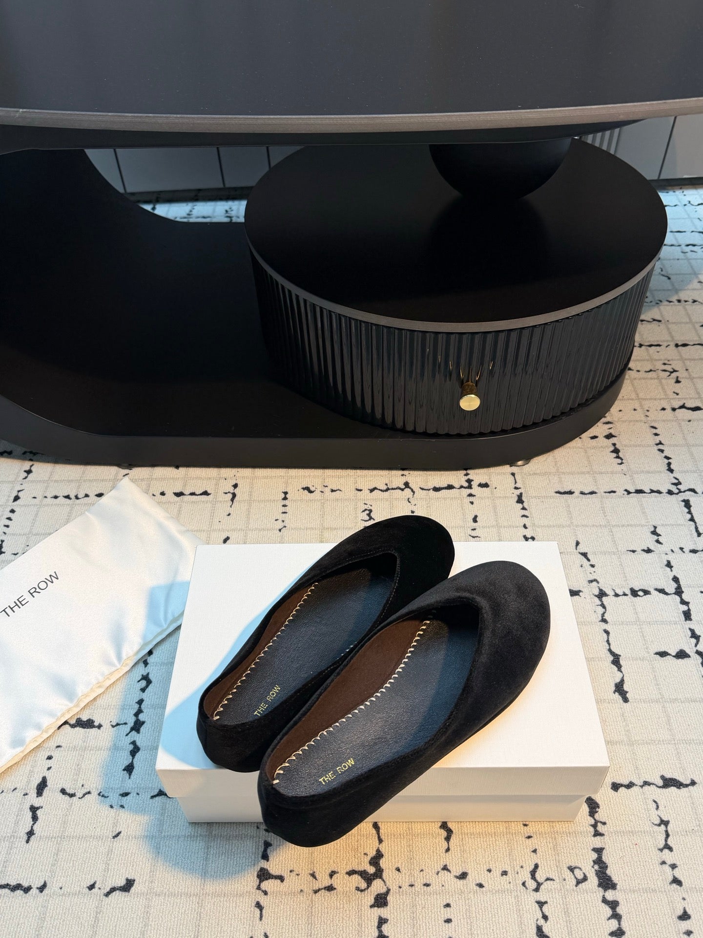 THE ROW 26S CLASSIC BALLET FLATS IN BLACK VELVET