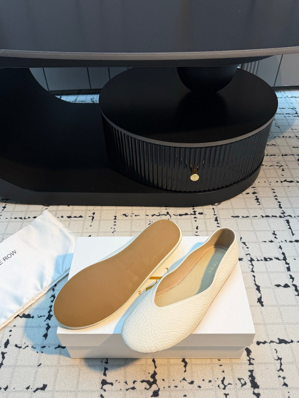 THE ROW 26S CLASSIC BALLET FLATS IN IVORY WHITE CALFSKIN