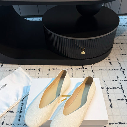 THE ROW 26S CLASSIC BALLET FLATS IN IVORY WHITE CALFSKIN