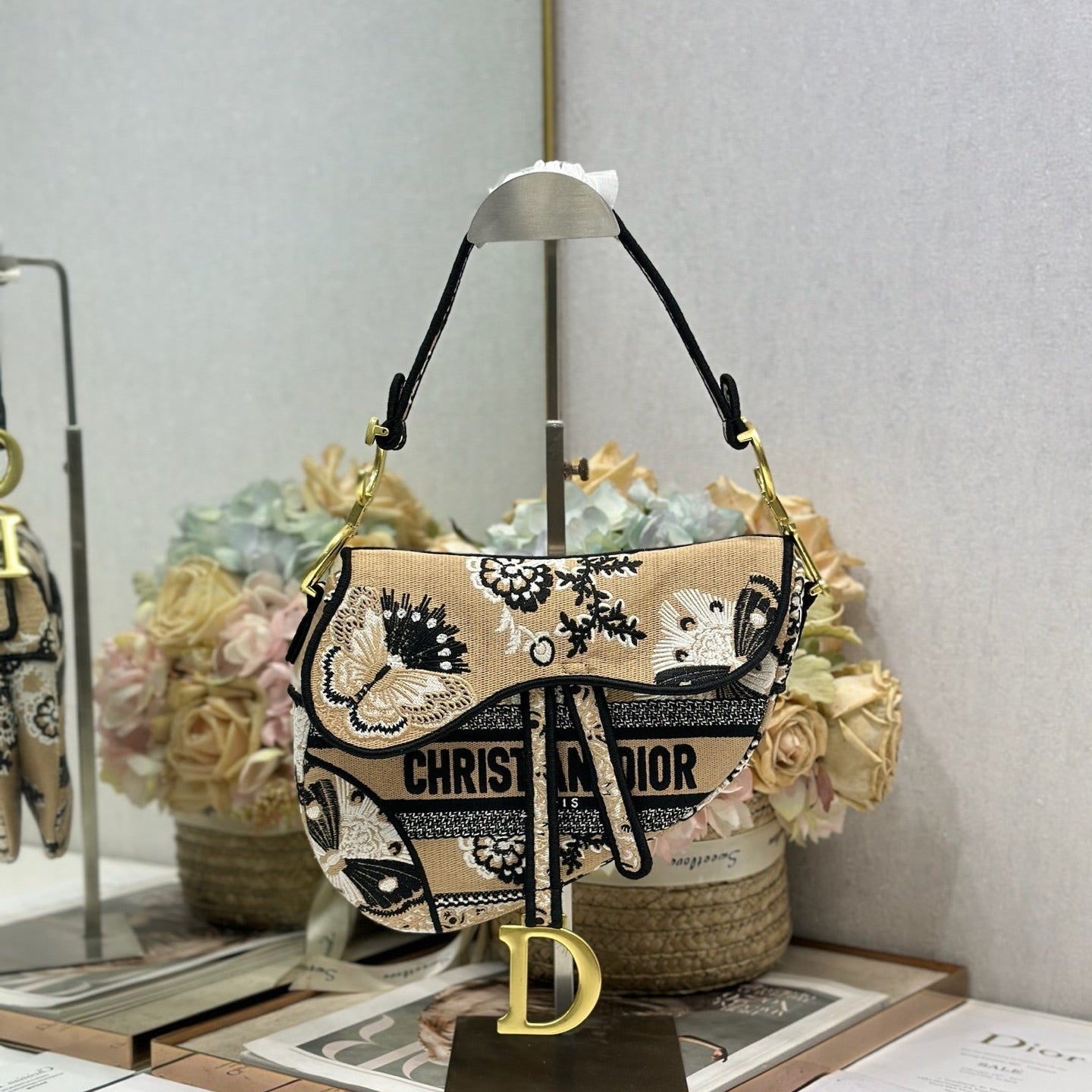 DIOR 26S SADDLE BAG 25 IN BEIGE MIX BLACK WOVEN FABRIC
