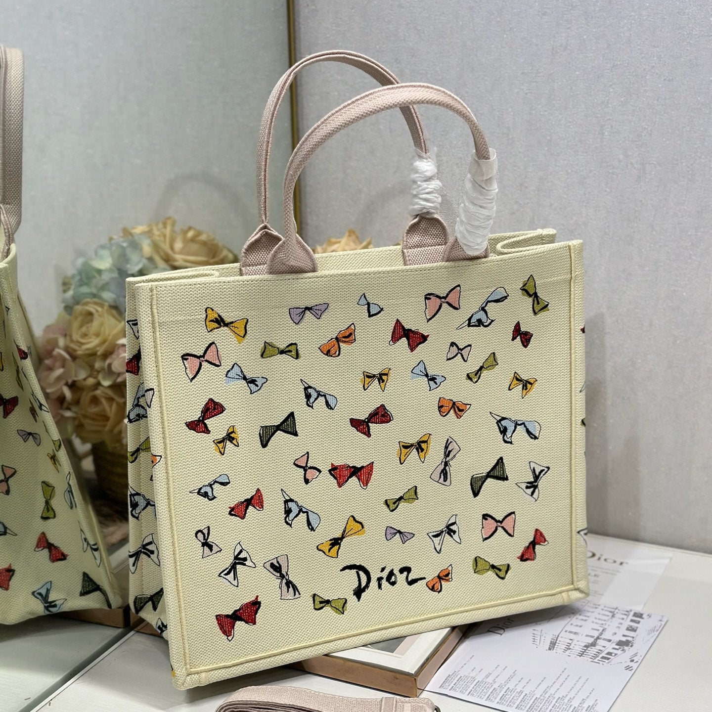 DIOR 26S LARGE BOOK TOTE 42 BEIGE WHITE BOW PRINT WOVEN FABRIC