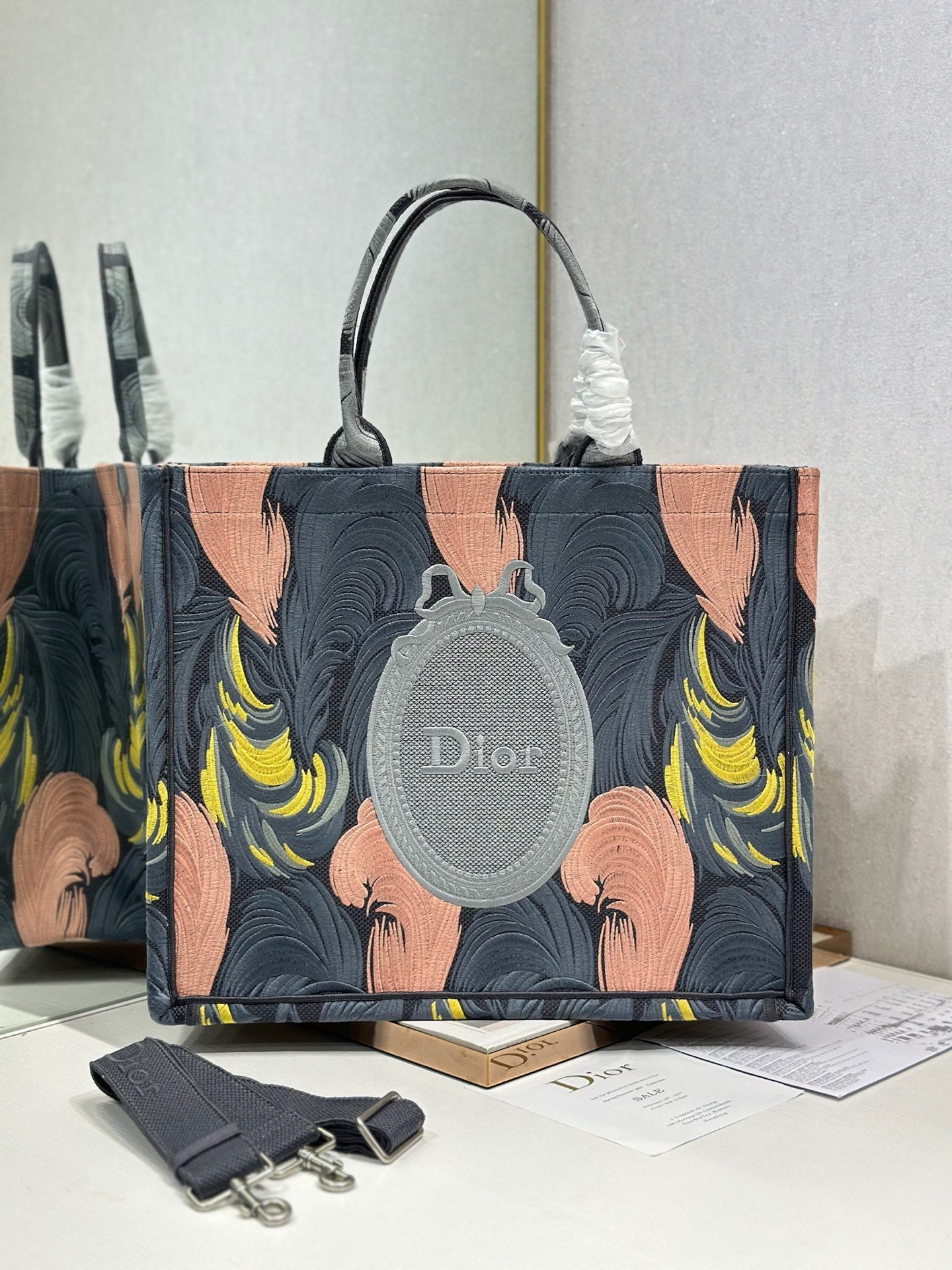 DIOR 26S LARGE BOOK TOTE 42 IN MULTICOLOR WOVEN FABRIC