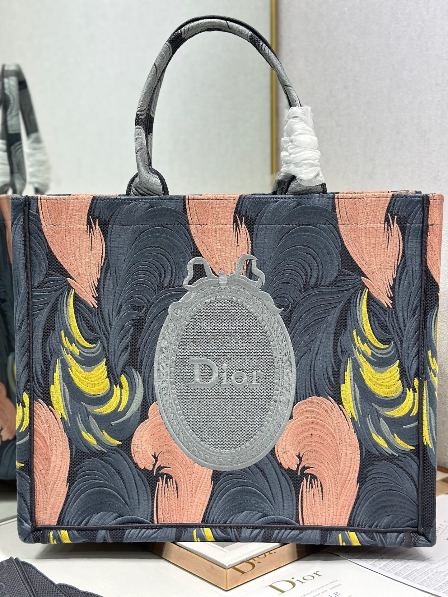 DIOR 26S LARGE BOOK TOTE 42 IN MULTICOLOR WOVEN FABRIC