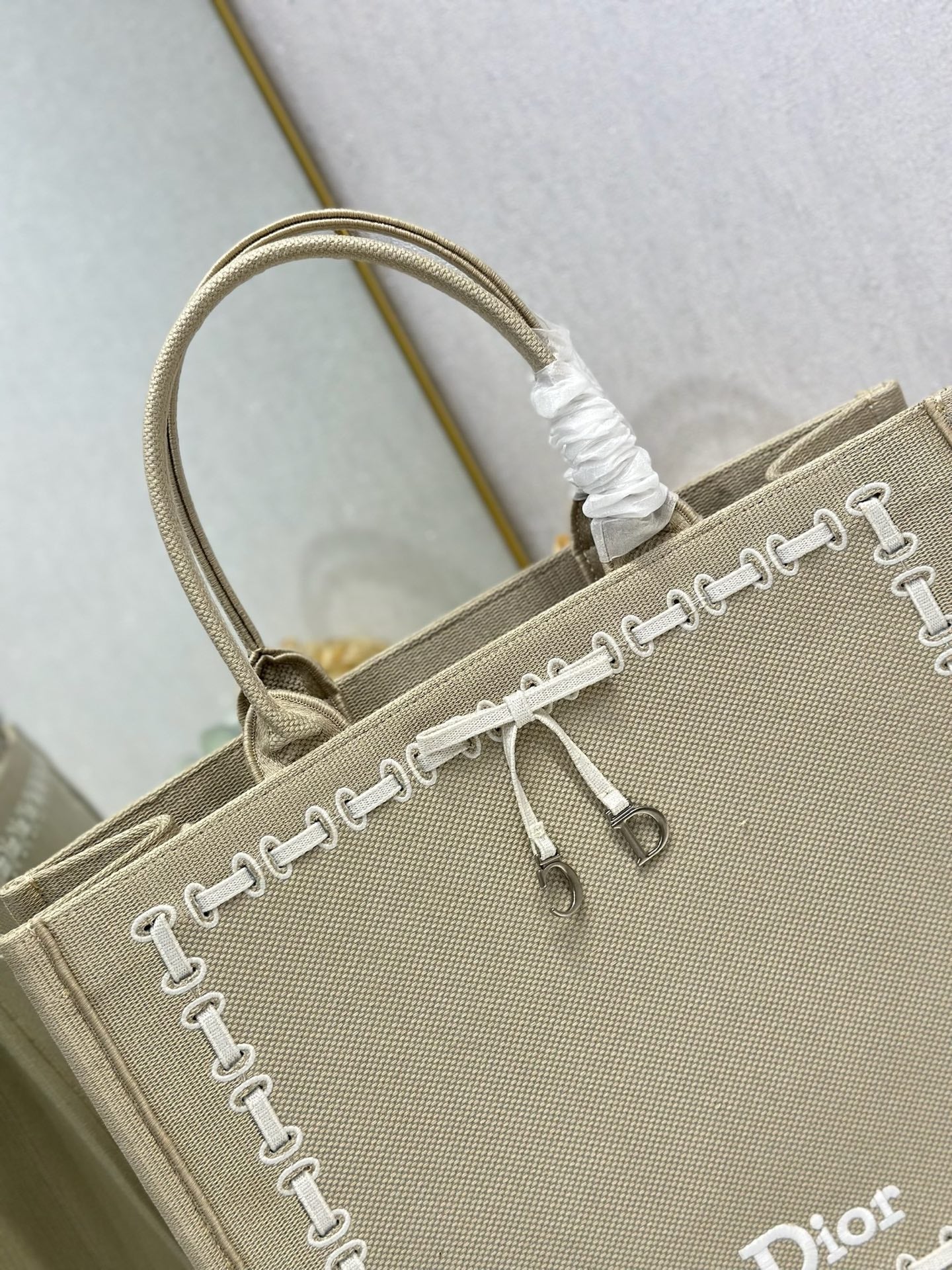 DIOR 26S LARGE BOOK TOTE 42 IN BEIGE WOVEN FABRIC