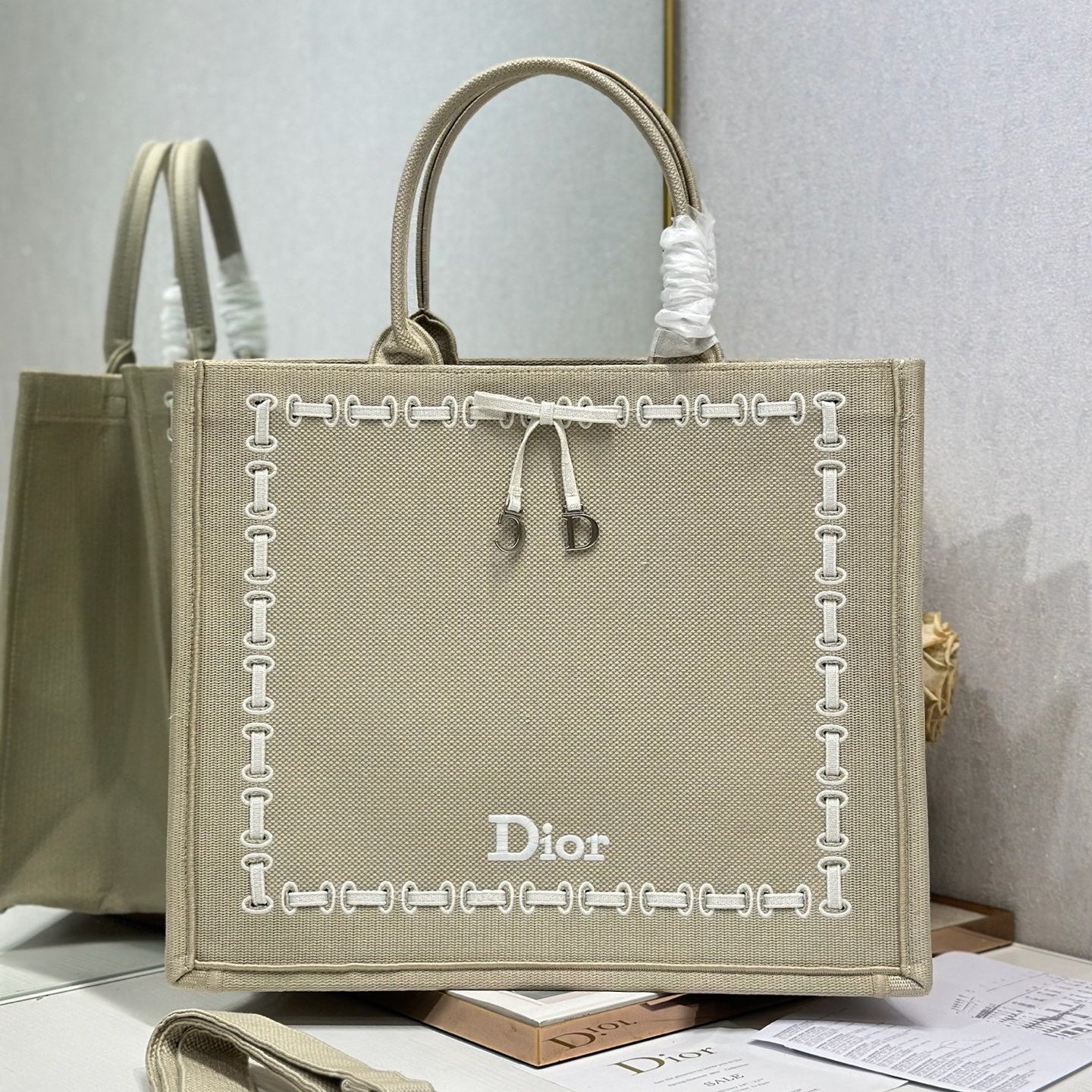 DIOR 26S LARGE BOOK TOTE 42 IN BEIGE WOVEN FABRIC