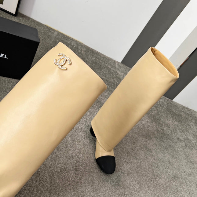 CHANEL 25S HIGH BOOTS 55MM IN CARAMEL BEIGE CALFSKIN AND BLACK CANVAS GOLD HARDWARE