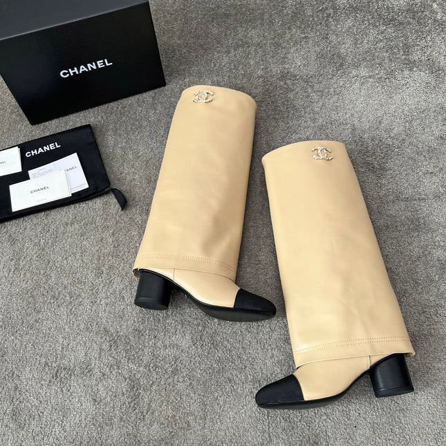 CHANEL 25S HIGH BOOTS 55MM IN CARAMEL BEIGE CALFSKIN AND BLACK CANVAS GOLD HARDWARE