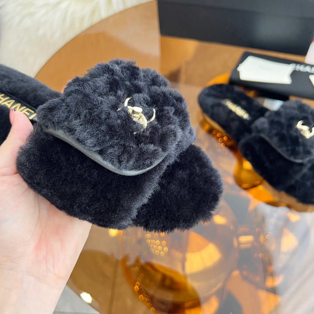 CHANEL 25S FUR SLIPPERS IN BLACK LOGO GOLD HARDWARE
