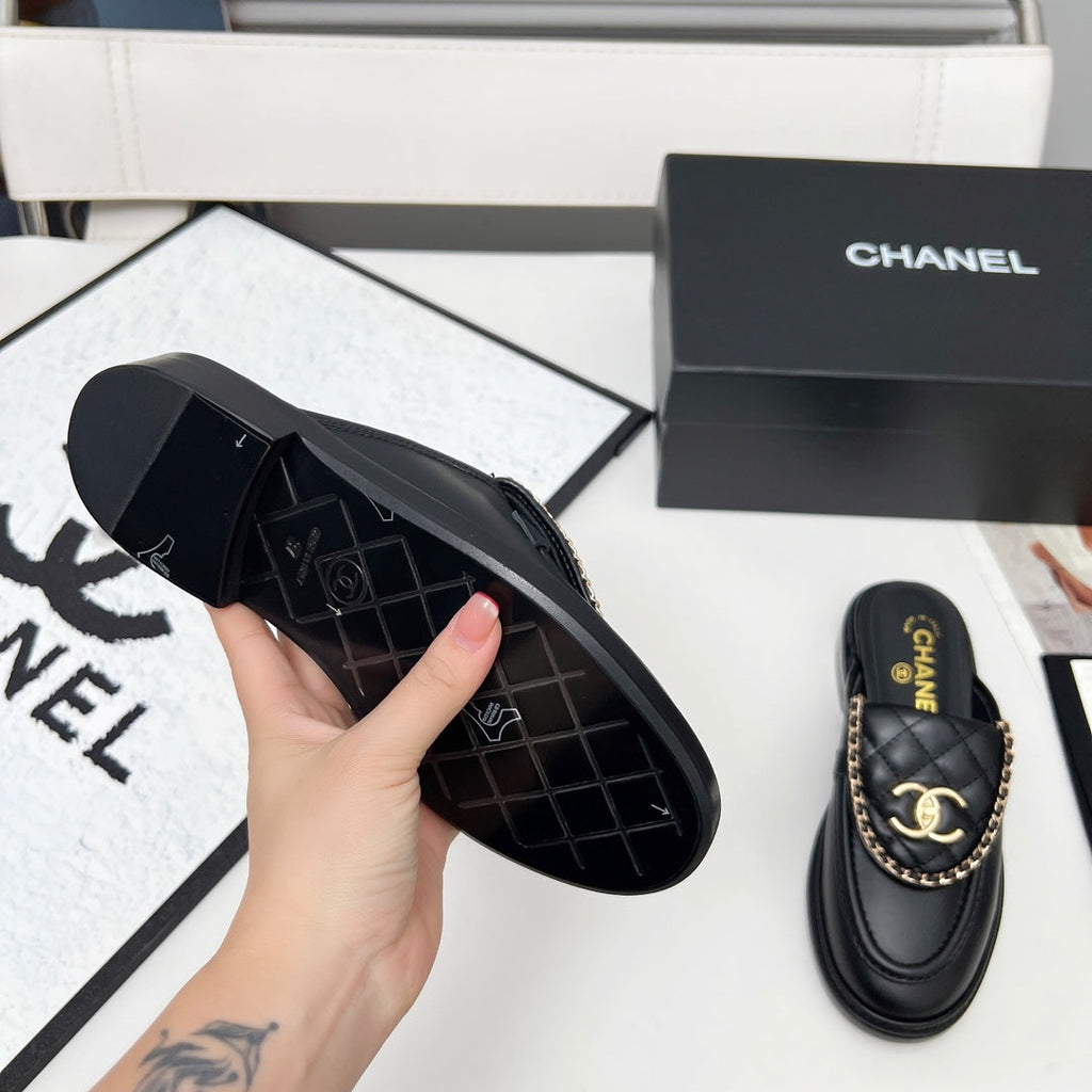 CHANEL 25S MULES WITH CHAIN DETAIL IN BLACK CALFSKIN GOLD HARDWARE