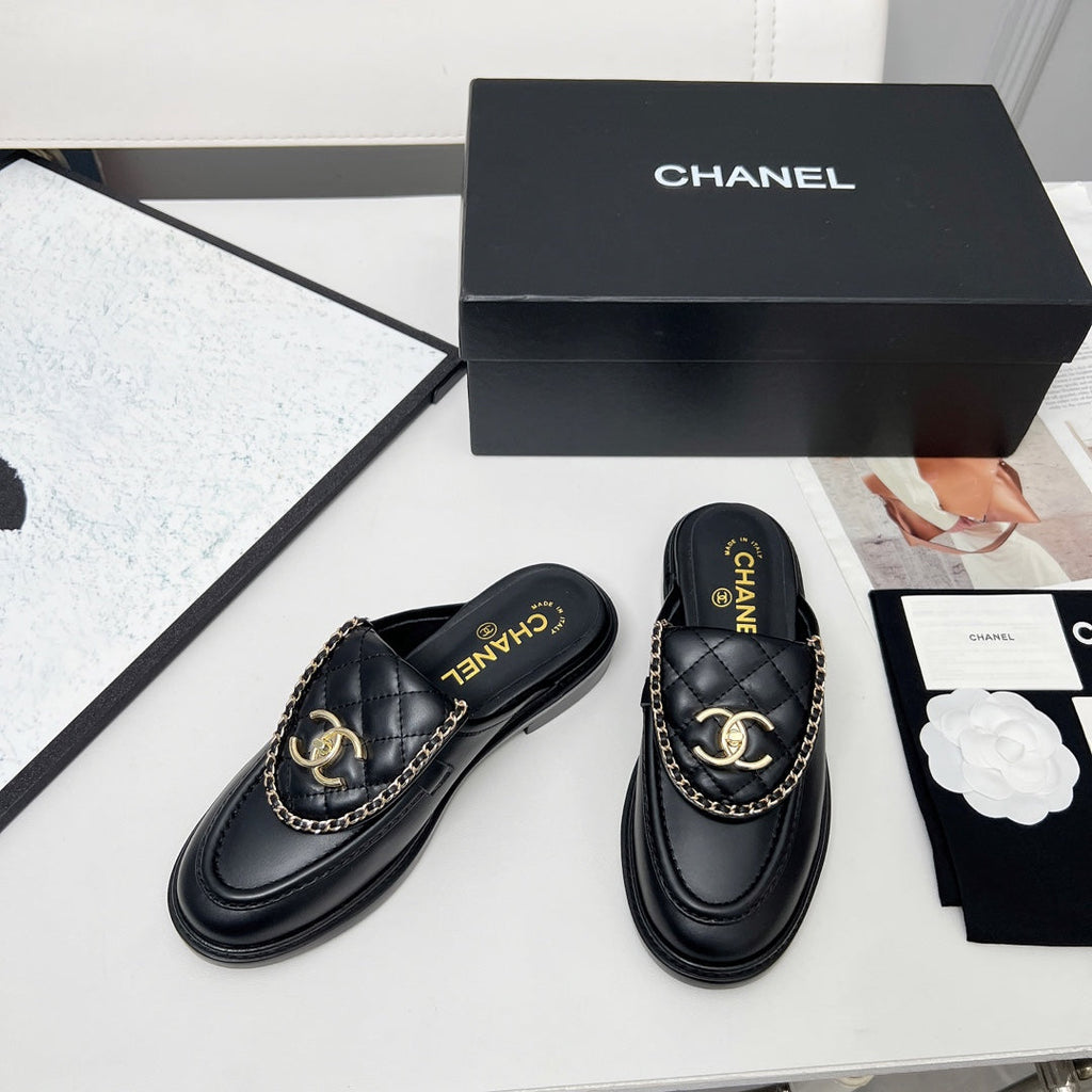 CHANEL 25S MULES WITH CHAIN DETAIL IN BLACK CALFSKIN GOLD HARDWARE