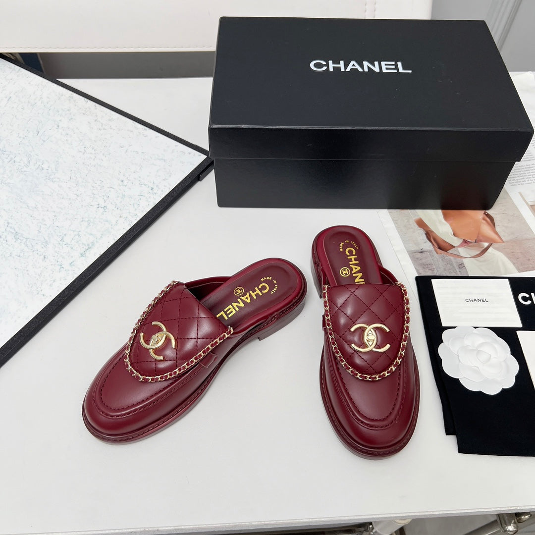 CHANEL 25S MULES WITH CHAIN DETAIL IN BURGUNDY CALFSKIN GOLD HARDWARE