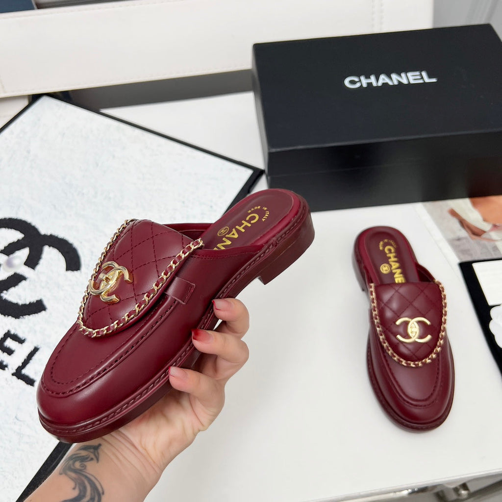 CHANEL 25S MULES WITH CHAIN DETAIL IN BURGUNDY CALFSKIN GOLD HARDWARE