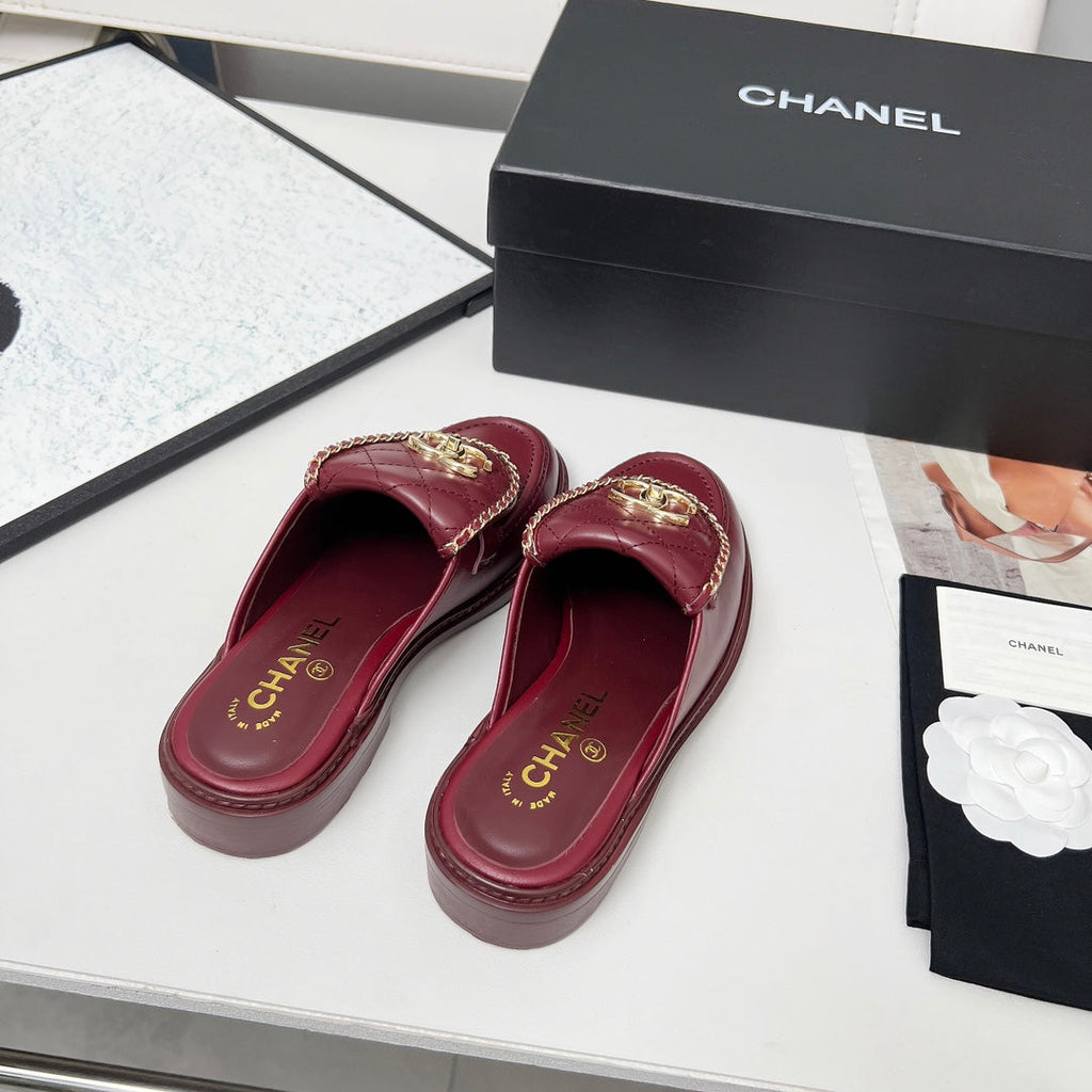 CHANEL 25S MULES WITH CHAIN DETAIL IN BURGUNDY CALFSKIN GOLD HARDWARE