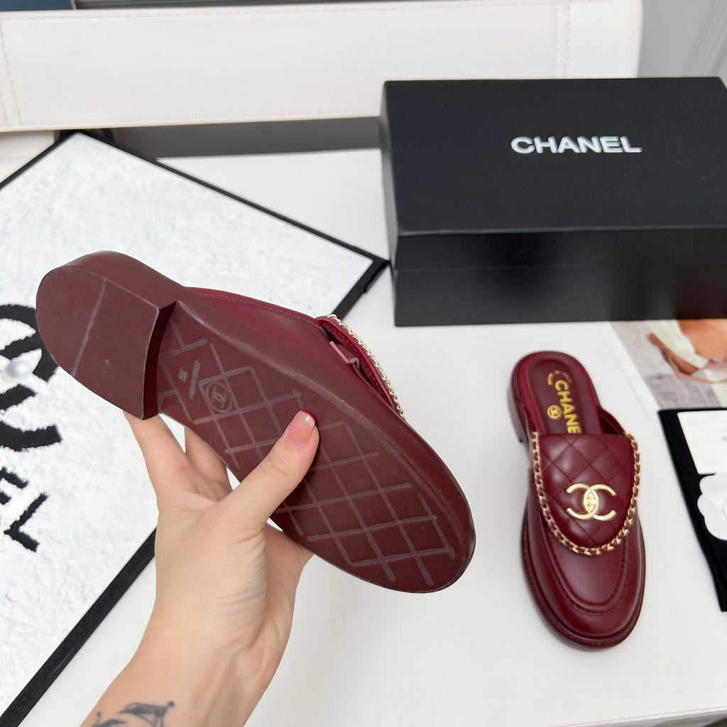 CHANEL 25S MULES WITH CHAIN DETAIL IN BURGUNDY CALFSKIN GOLD HARDWARE