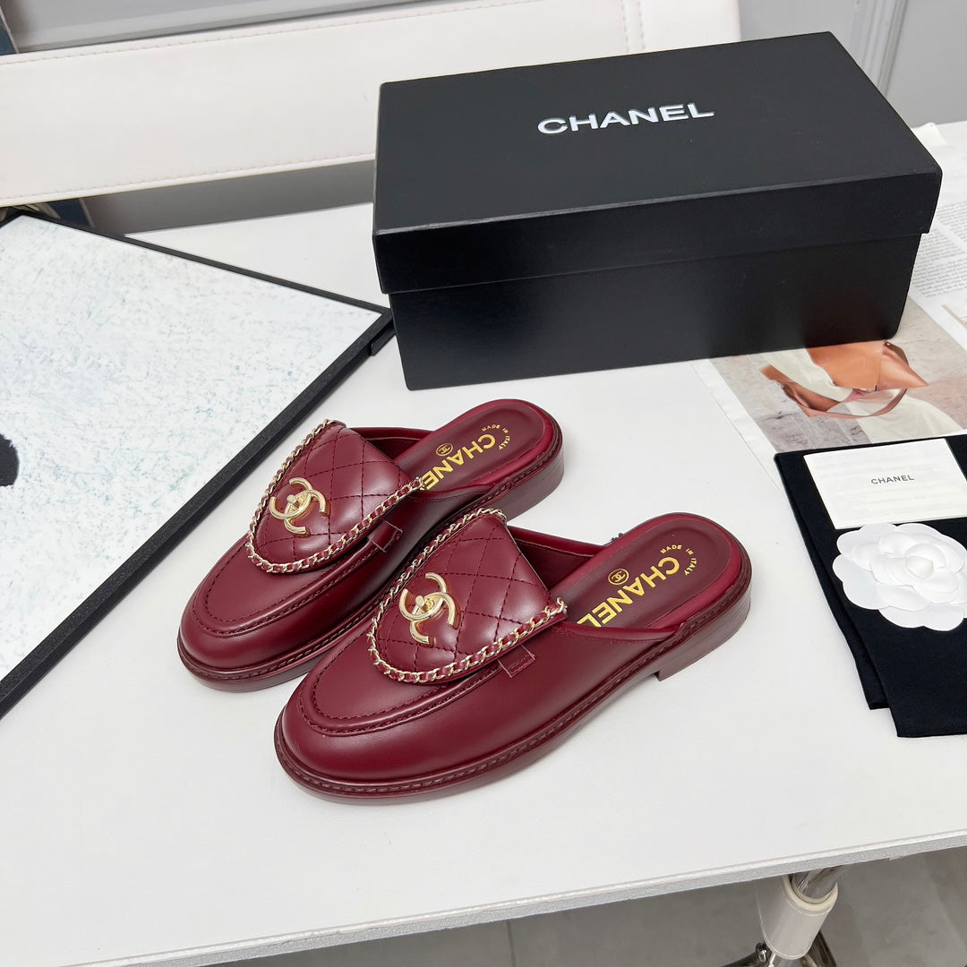 CHANEL 25S MULES WITH CHAIN DETAIL IN BURGUNDY CALFSKIN GOLD HARDWARE