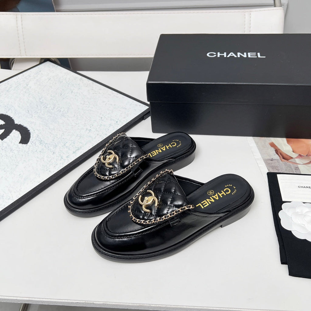 CHANEL 25S MULES WITH CHAIN DETAIL IN BLACK GLOSSY CALFSKIN GOLD HARDWARE
