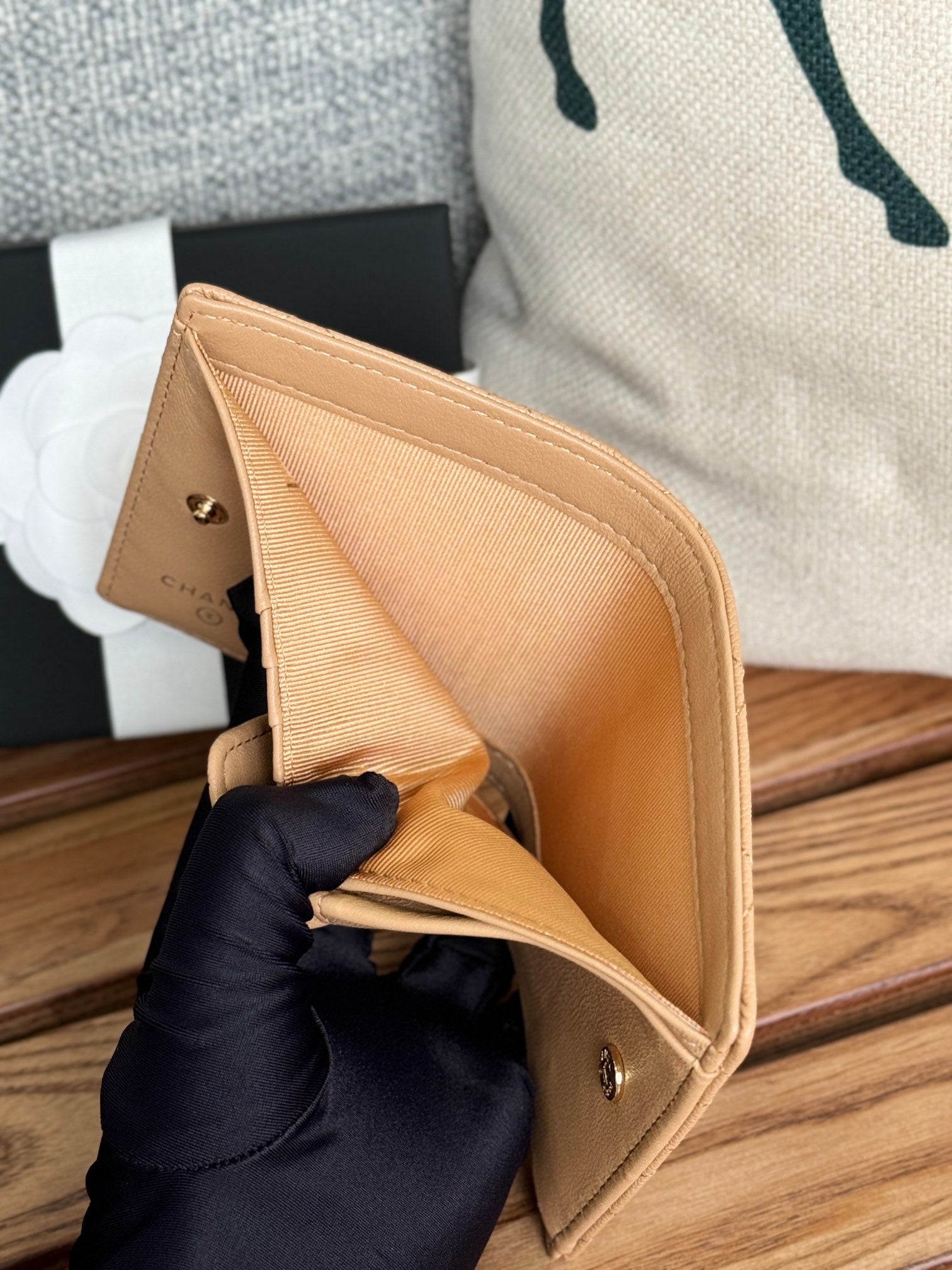 SMALL FLAP WALLET 12 IN LIGHT BROWN GRAINED CALFSKIN GOLD-TONE HARDWARE