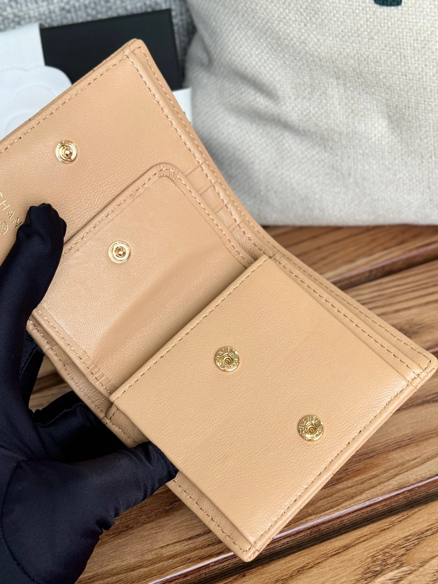 SMALL FLAP WALLET 12 IN LIGHT BROWN GRAINED CALFSKIN GOLD-TONE HARDWARE