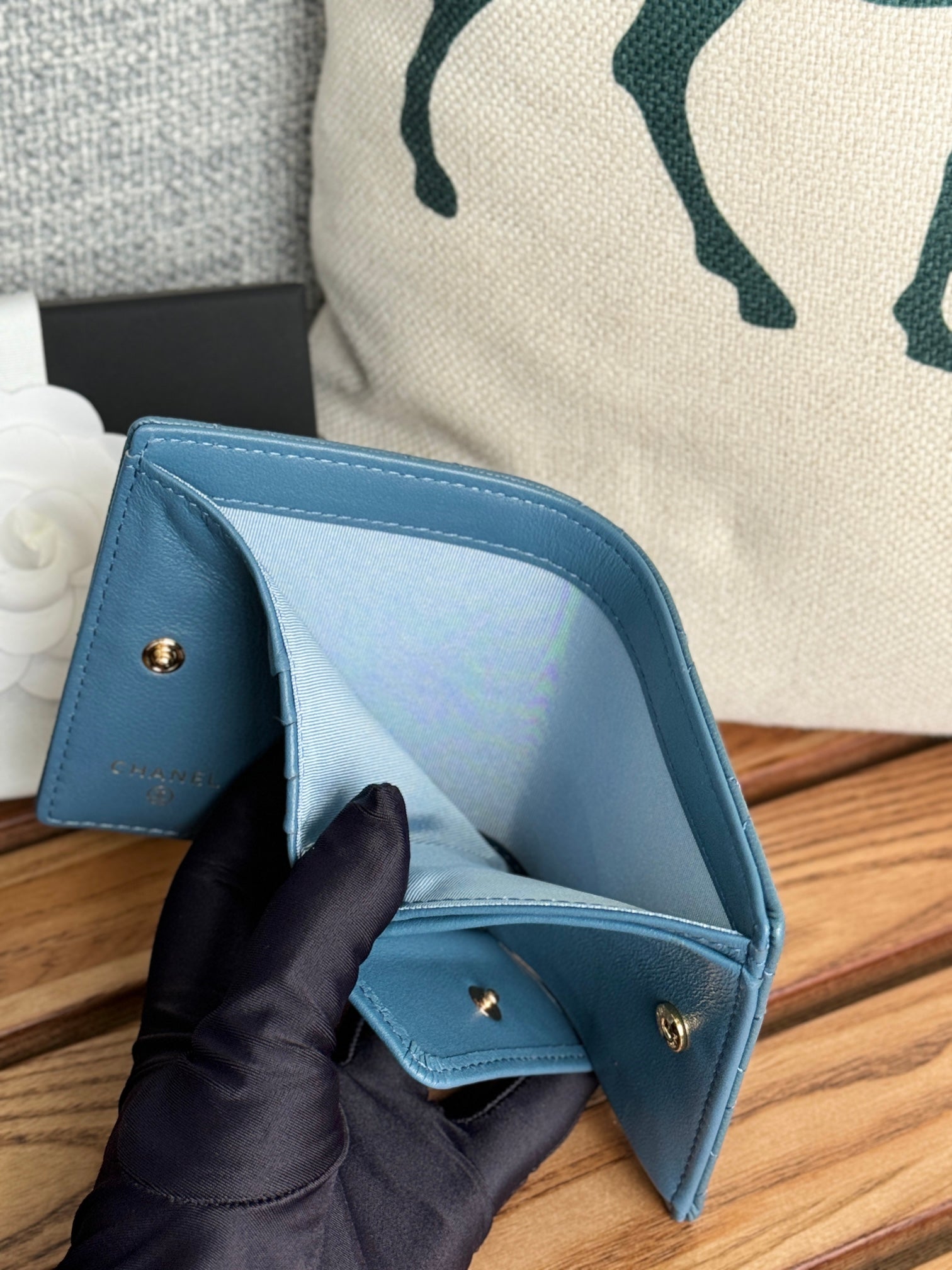 SMALL FLAP WALLET 12 IN NEPAL BLUE GRAINED CALFSKIN GOLD-TONE HARDWARE