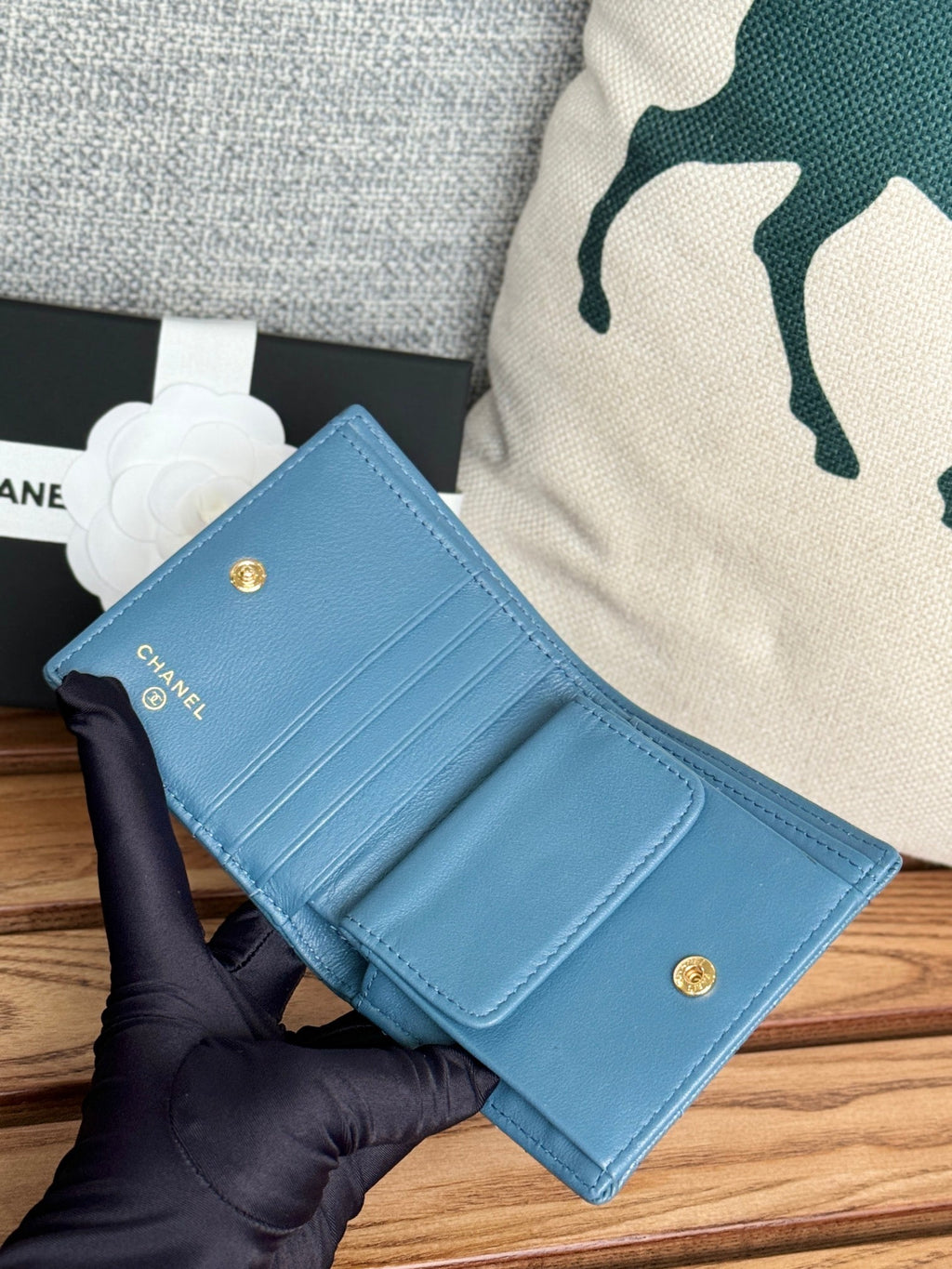 SMALL FLAP WALLET 12 IN NEPAL BLUE GRAINED CALFSKIN GOLD-TONE HARDWARE