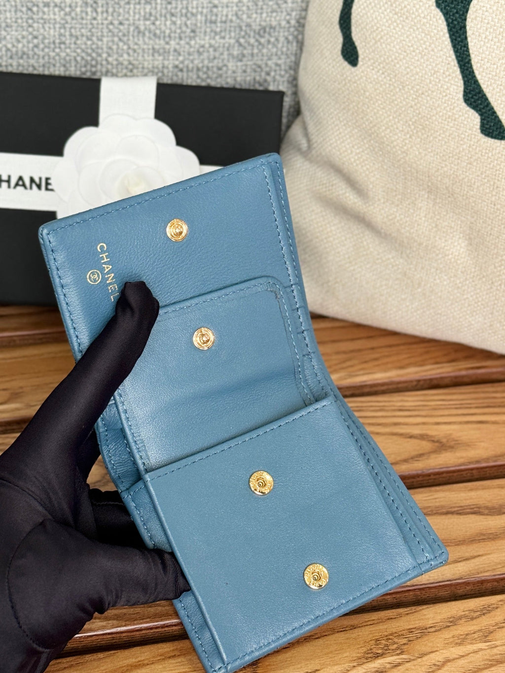 SMALL FLAP WALLET 12 IN NEPAL BLUE GRAINED CALFSKIN GOLD-TONE HARDWARE