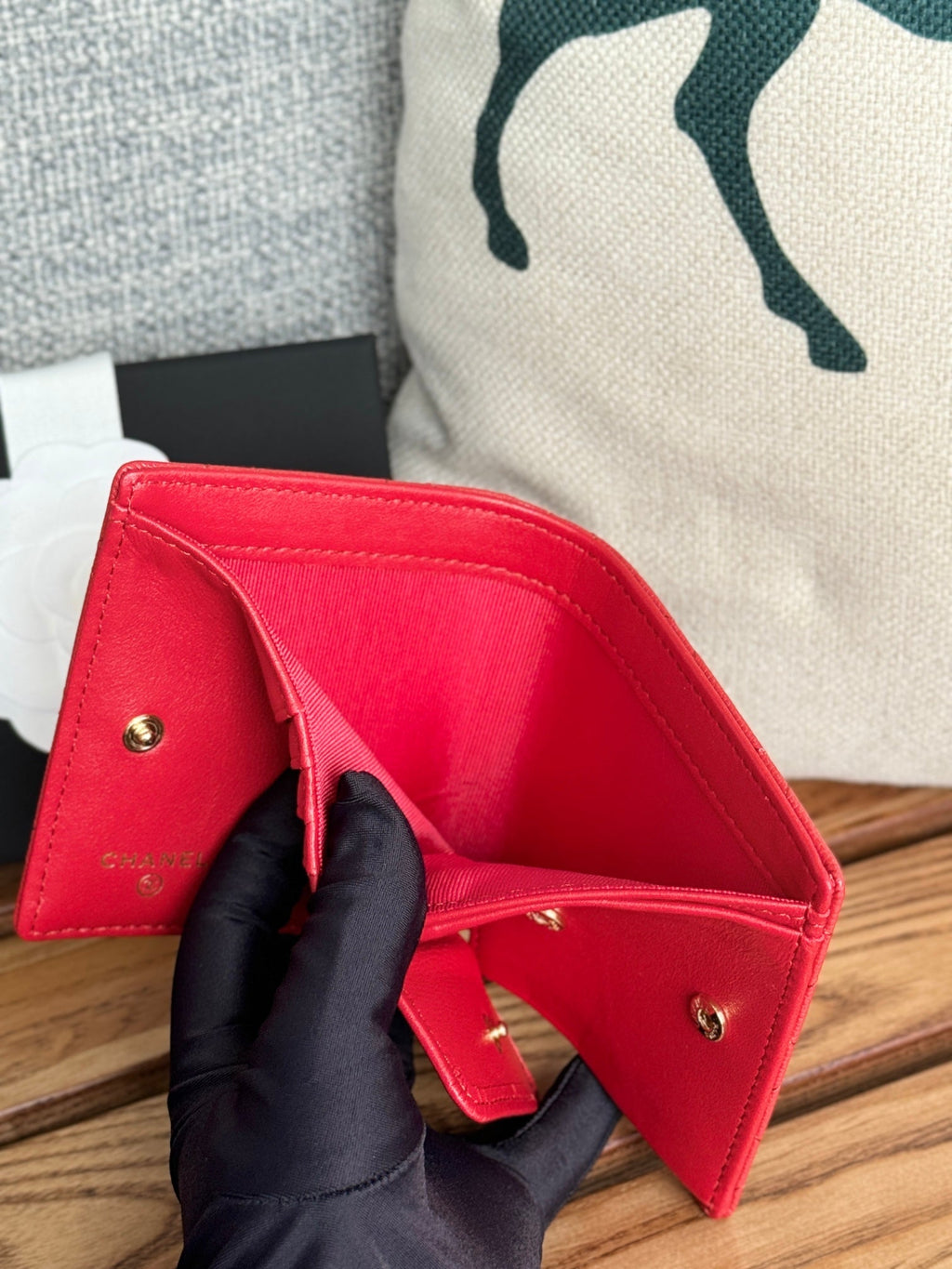 SMALL FLAP WALLET 12 IN RED GRAINED CALFSKIN GOLD-TONE HARDWARE