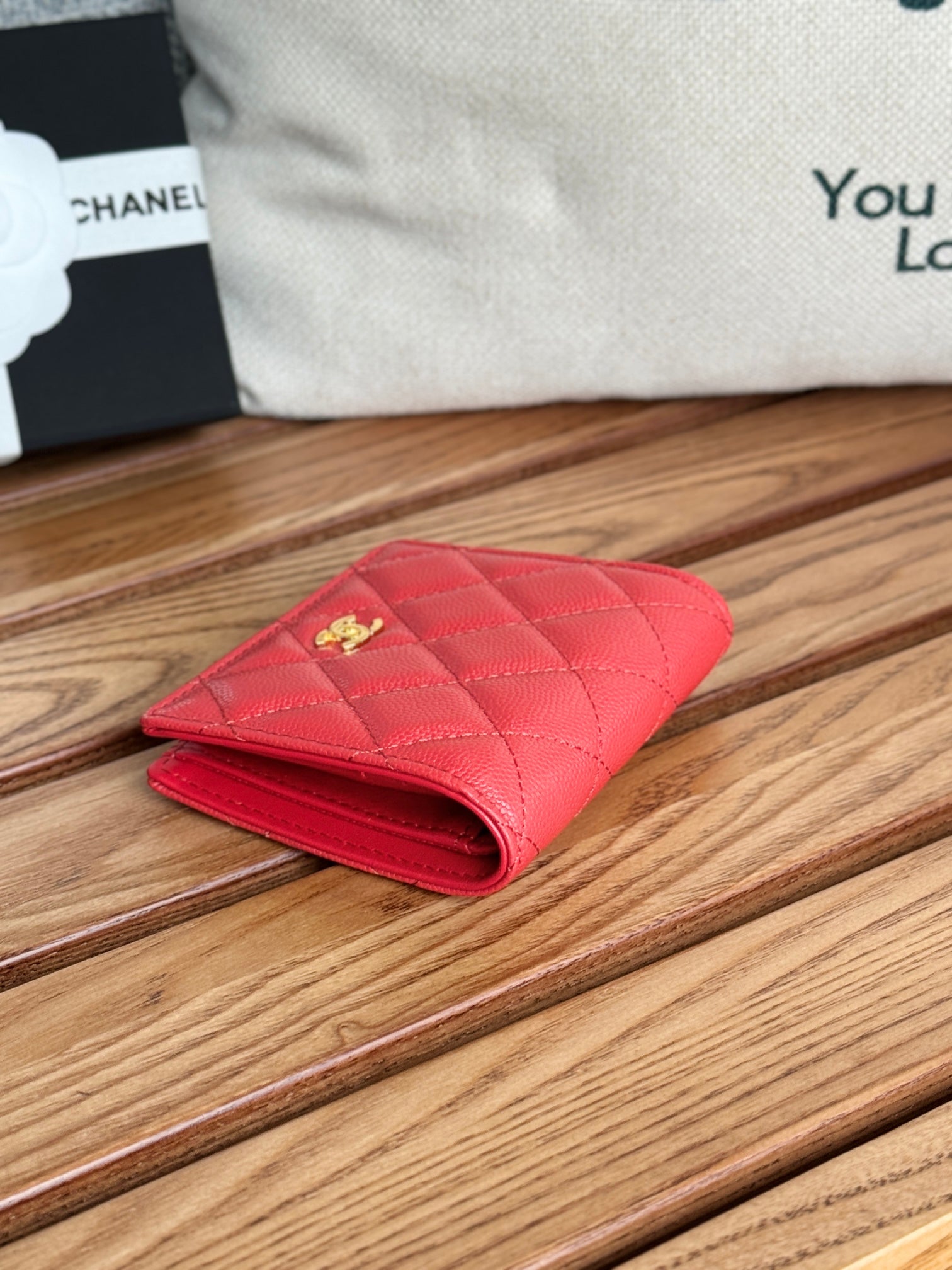 SMALL FLAP WALLET 12 IN RED GRAINED CALFSKIN GOLD-TONE HARDWARE