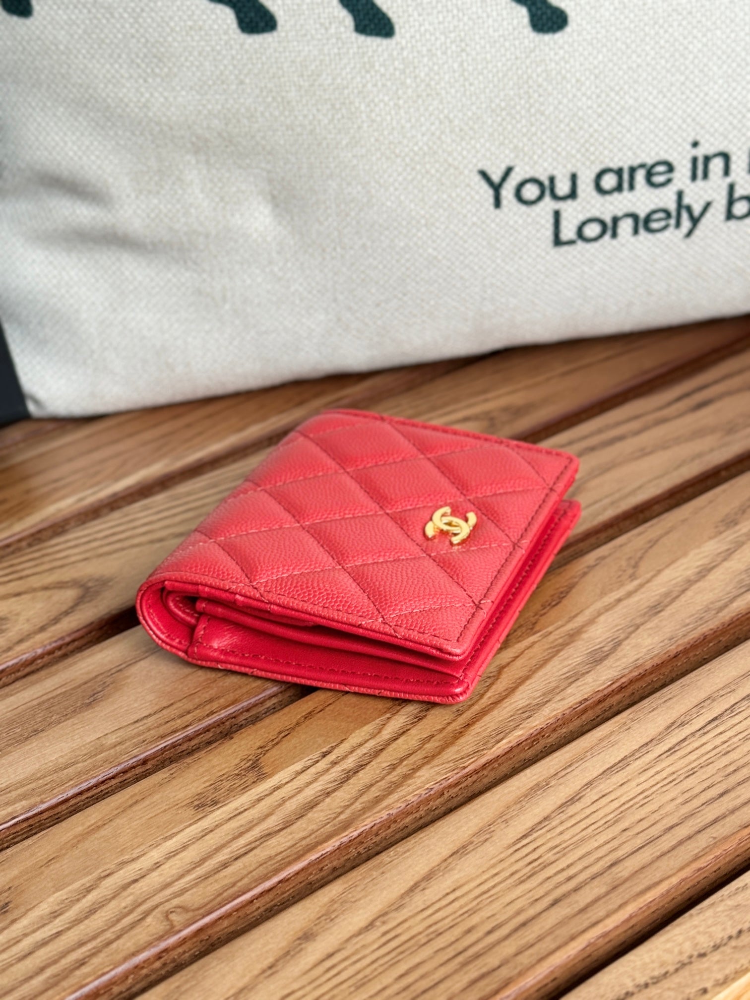 SMALL FLAP WALLET 12 IN RED GRAINED CALFSKIN GOLD-TONE HARDWARE