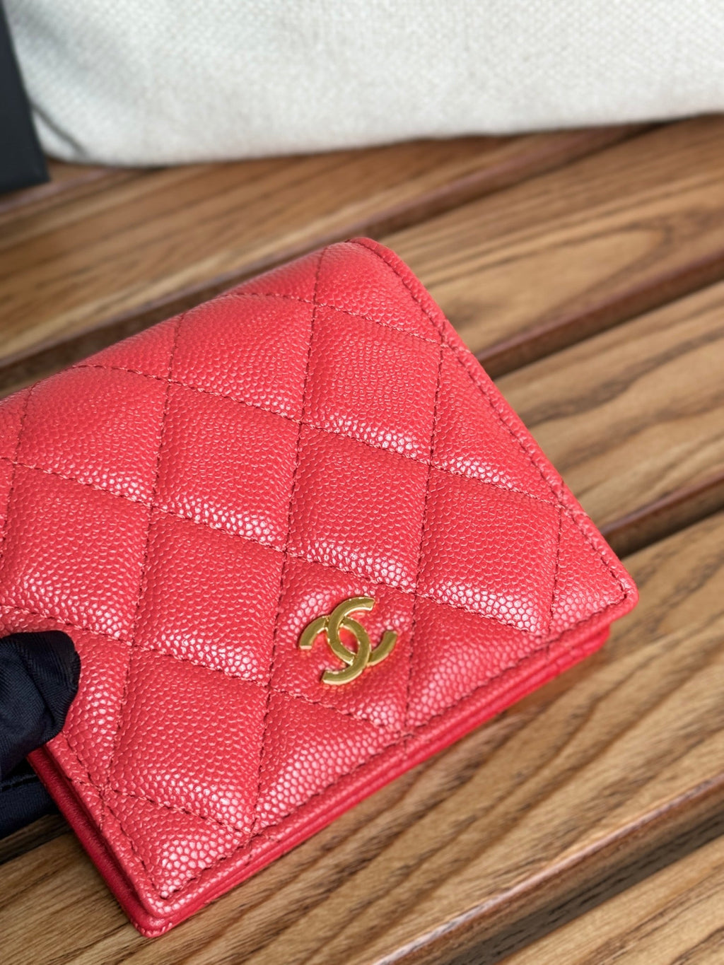 SMALL FLAP WALLET 12 IN RED GRAINED CALFSKIN GOLD-TONE HARDWARE