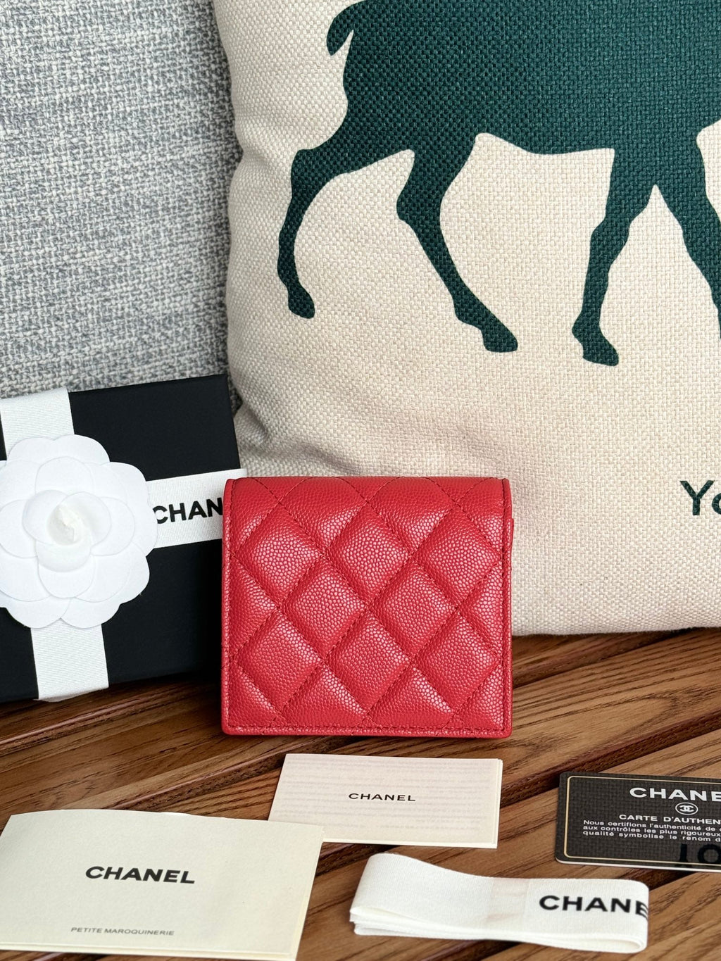 SMALL FLAP WALLET 12 IN RED GRAINED CALFSKIN GOLD-TONE HARDWARE