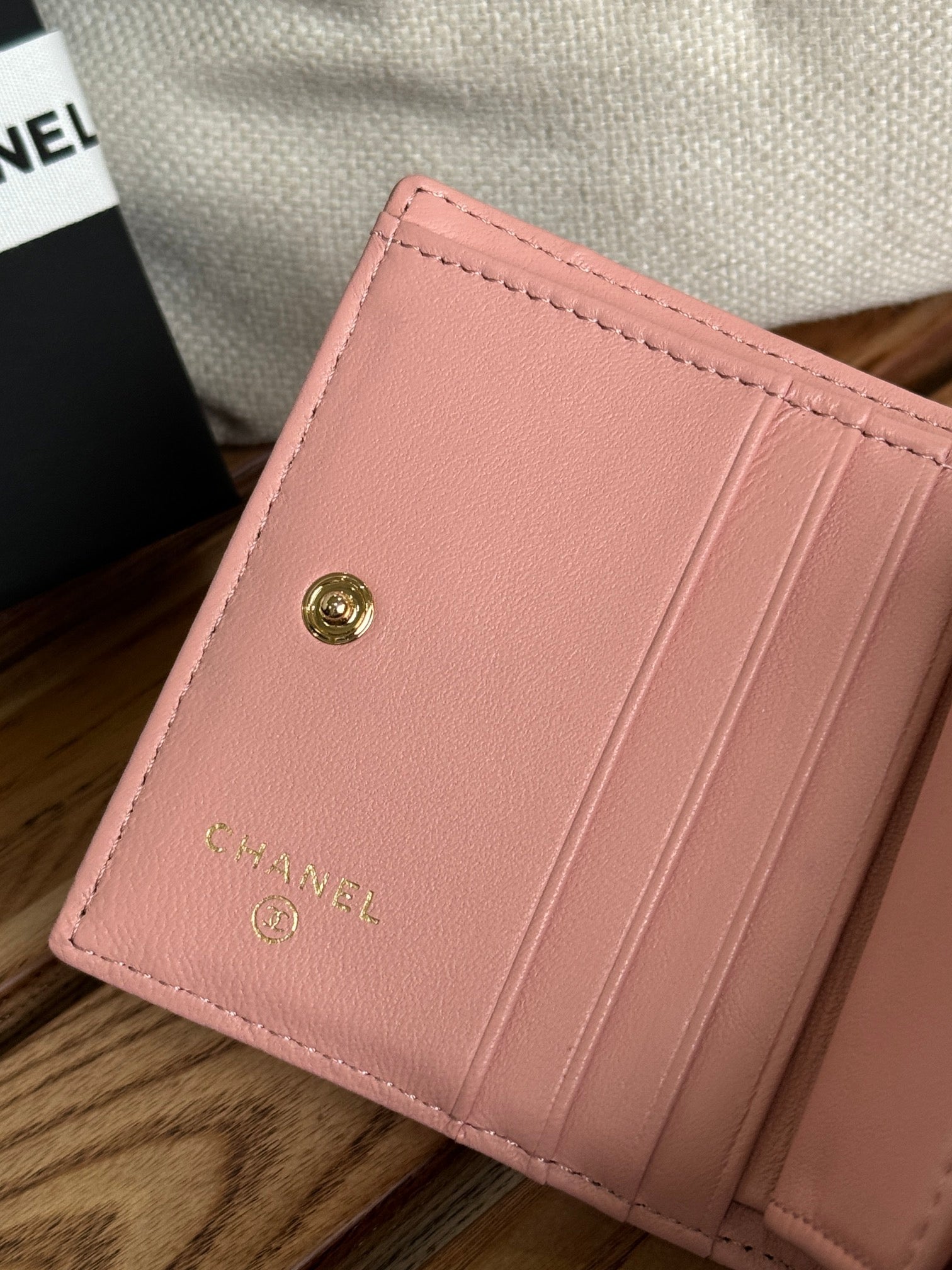 SMALL FLAP WALLET 12 IN TONYS PINK GRAINED CALFSKIN GOLD-TONE HARDWARE