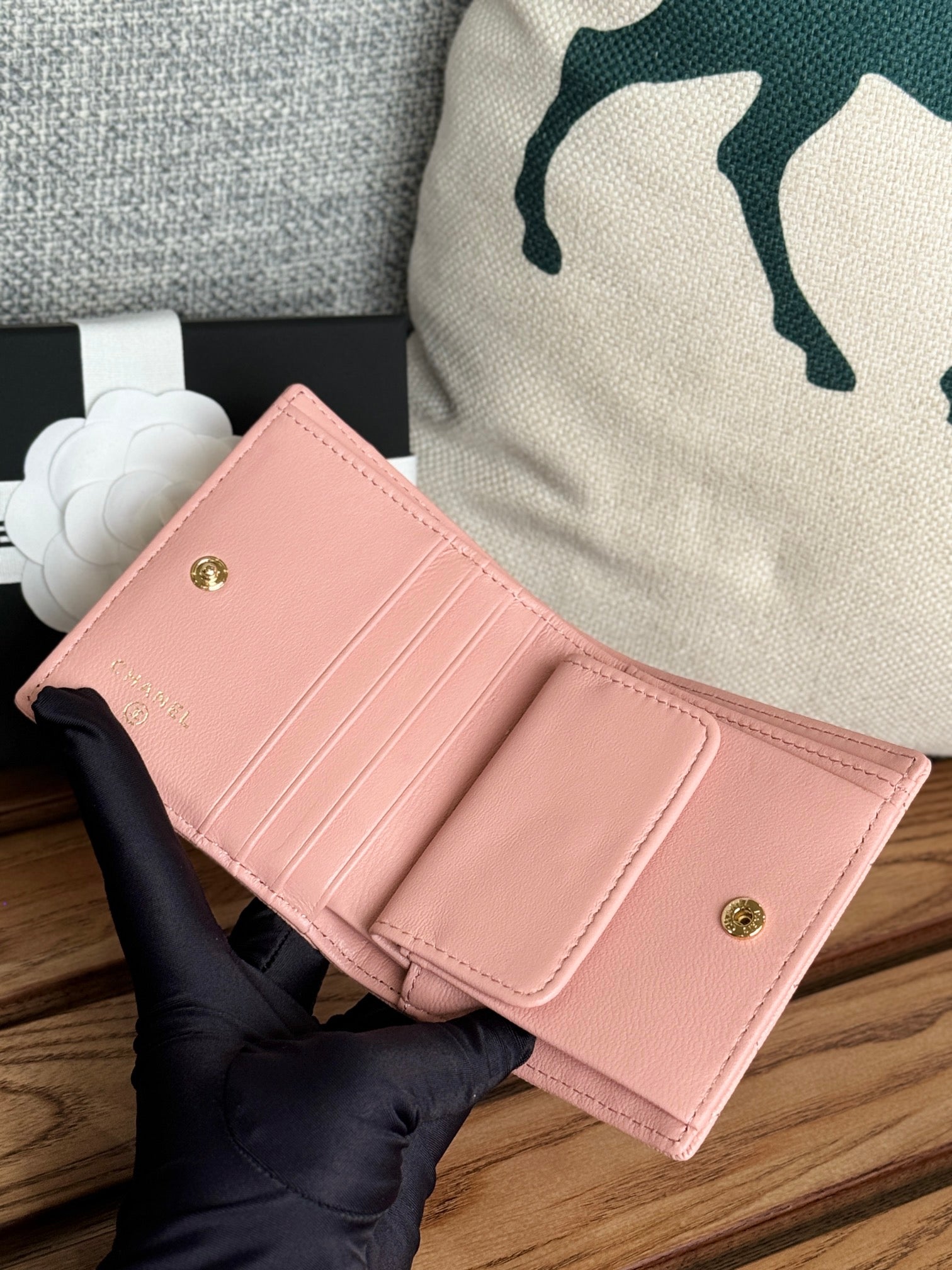 SMALL FLAP WALLET 12 IN TONYS PINK GRAINED CALFSKIN GOLD-TONE HARDWARE