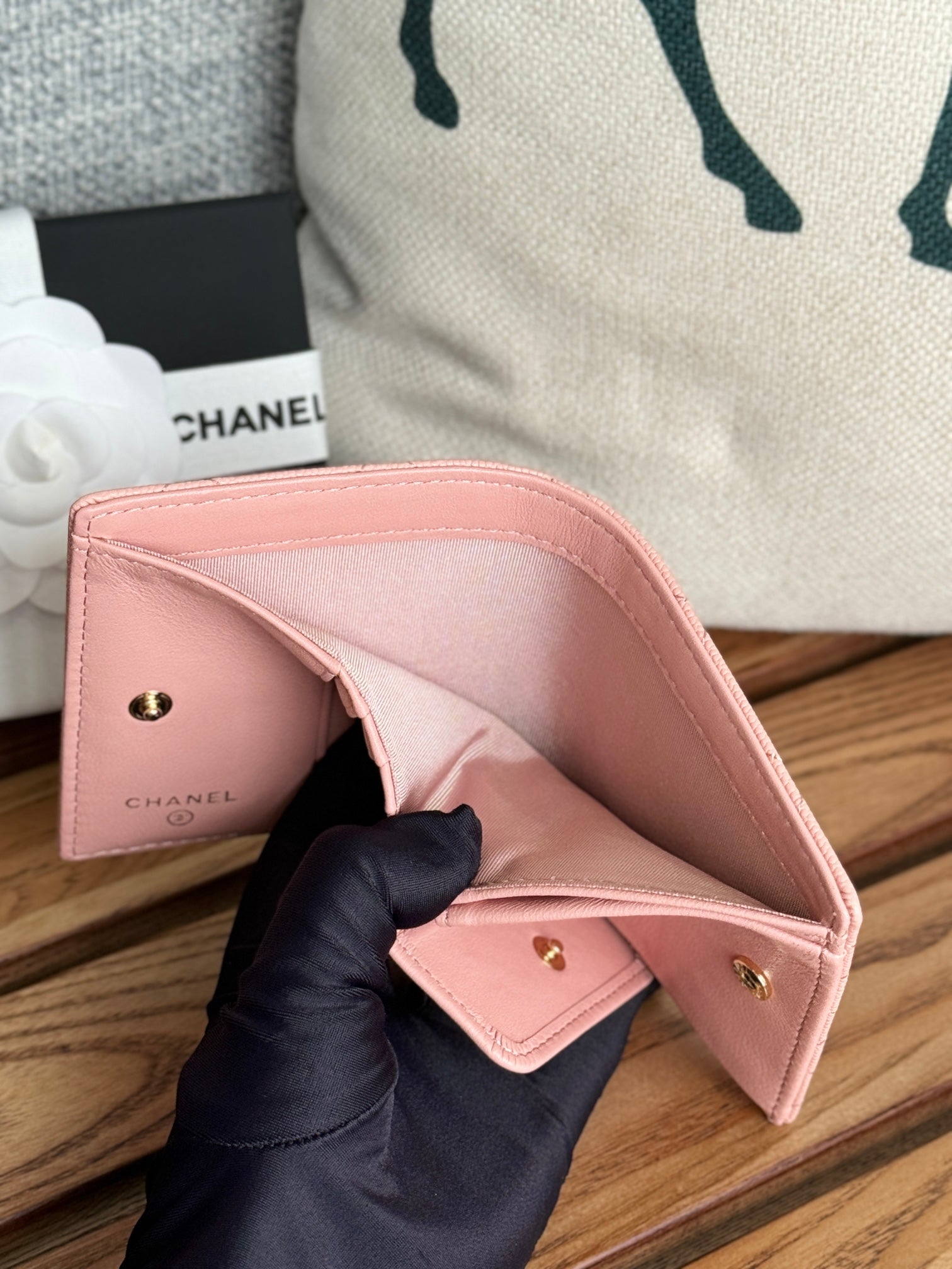 SMALL FLAP WALLET 12 IN TONYS PINK GRAINED CALFSKIN GOLD-TONE HARDWARE