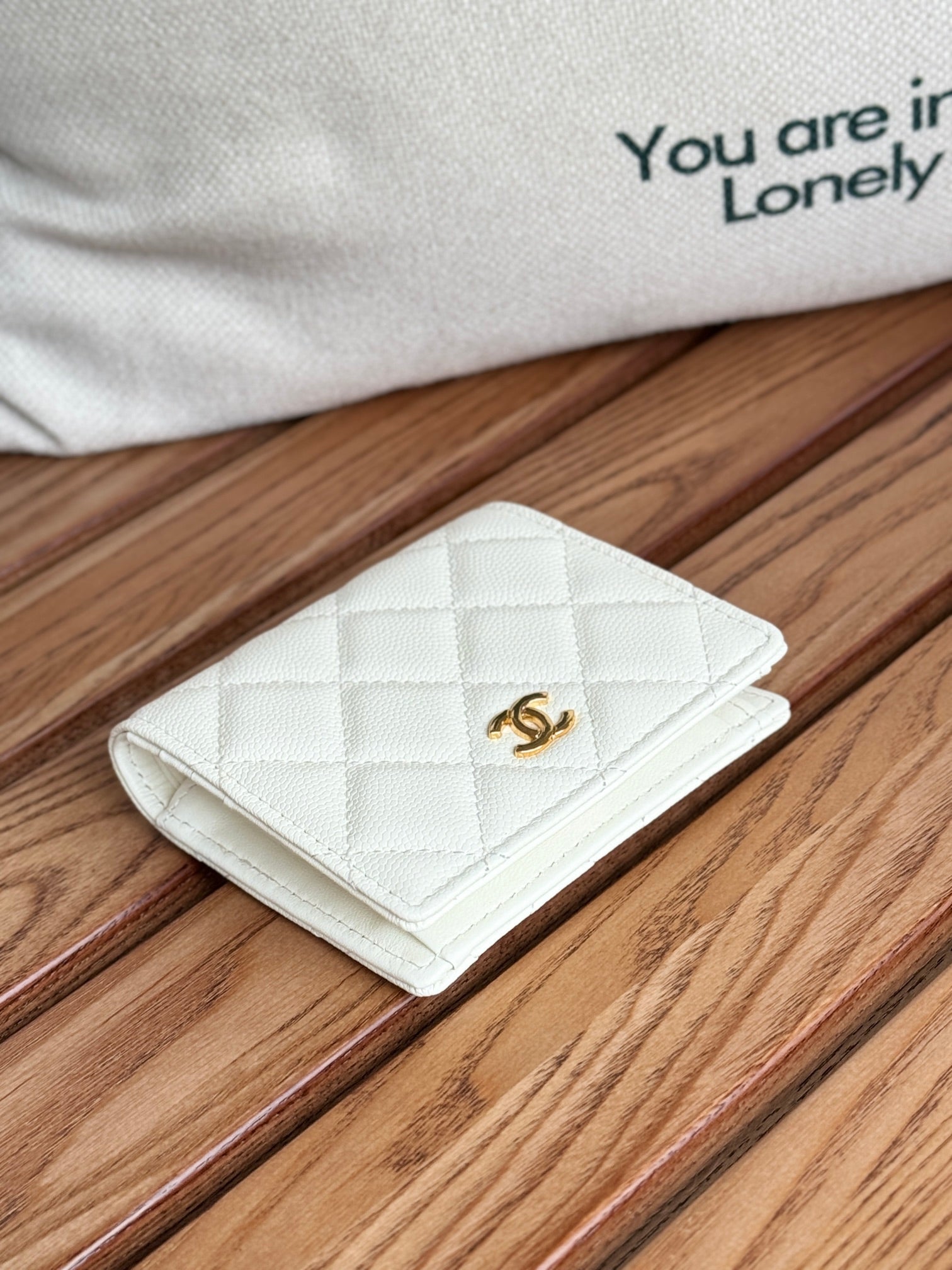 SMALL FLAP WALLET 12 IN WHITE GRAINED CALFSKIN GOLD-TONE HARDWARE
