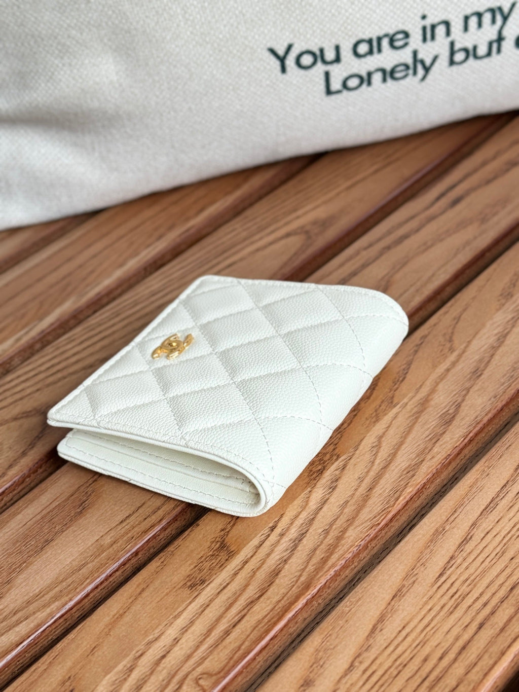 SMALL FLAP WALLET 12 IN WHITE GRAINED CALFSKIN GOLD-TONE HARDWARE