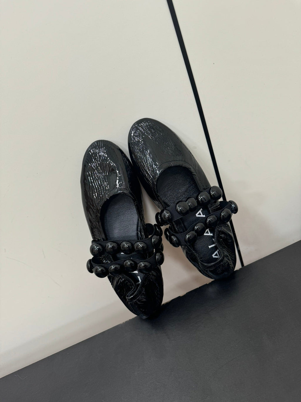 ALAIA SPHERE BALLET FLATS IN BLACK LAMBSKIN