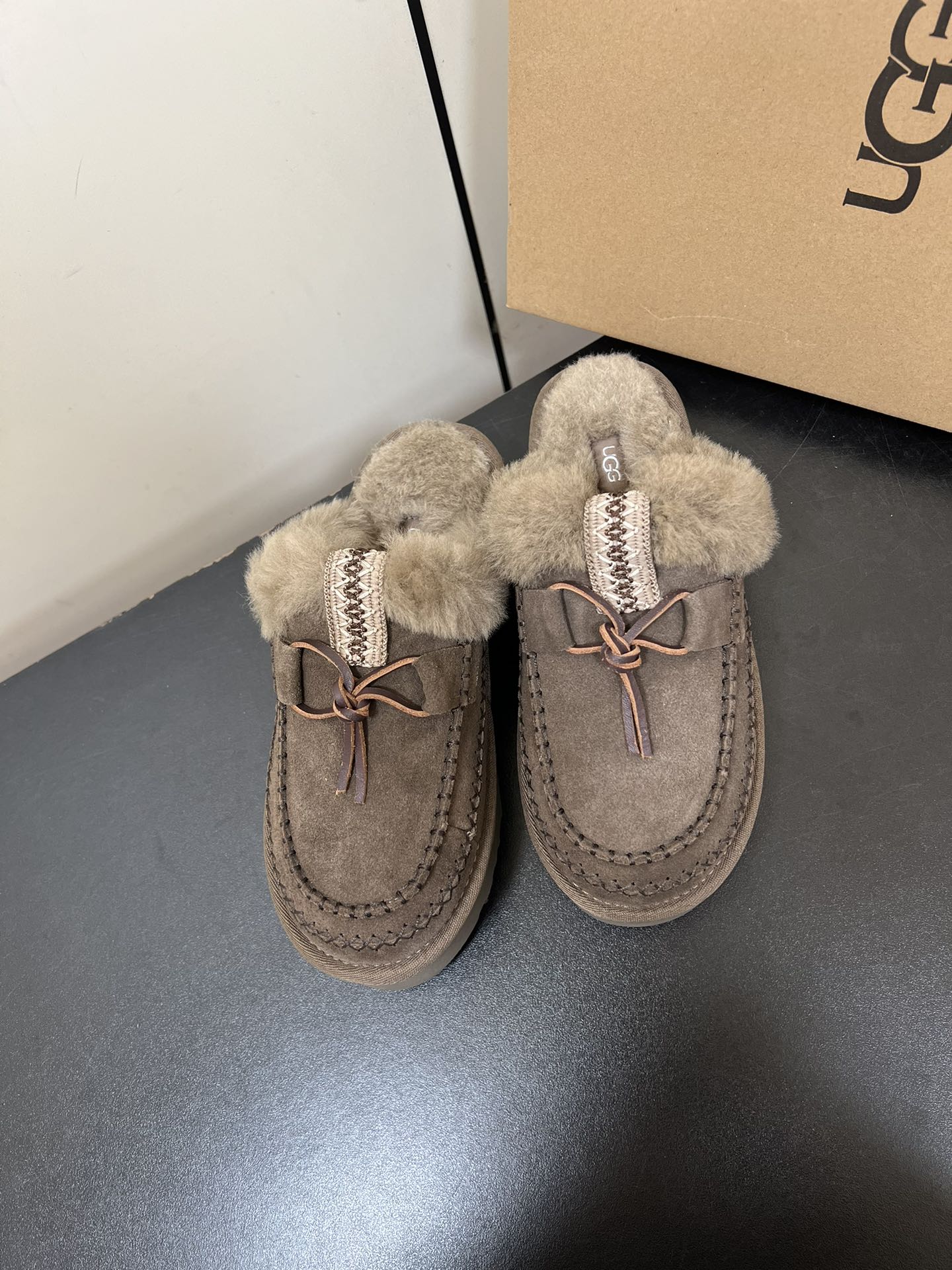 DISQUETTE ALPINE IN CEDAR BROWN SUEDE AND FLEECE