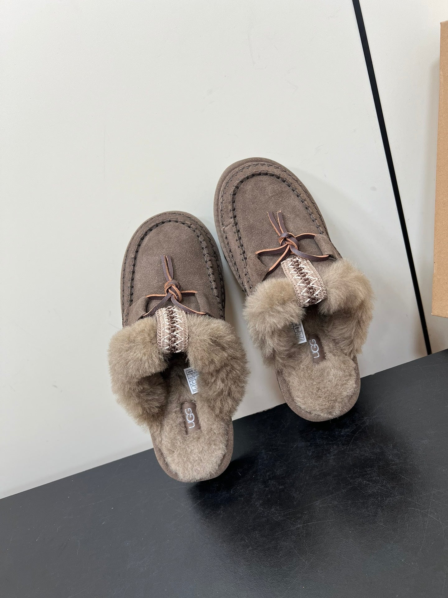 DISQUETTE ALPINE IN CEDAR BROWN SUEDE AND FLEECE