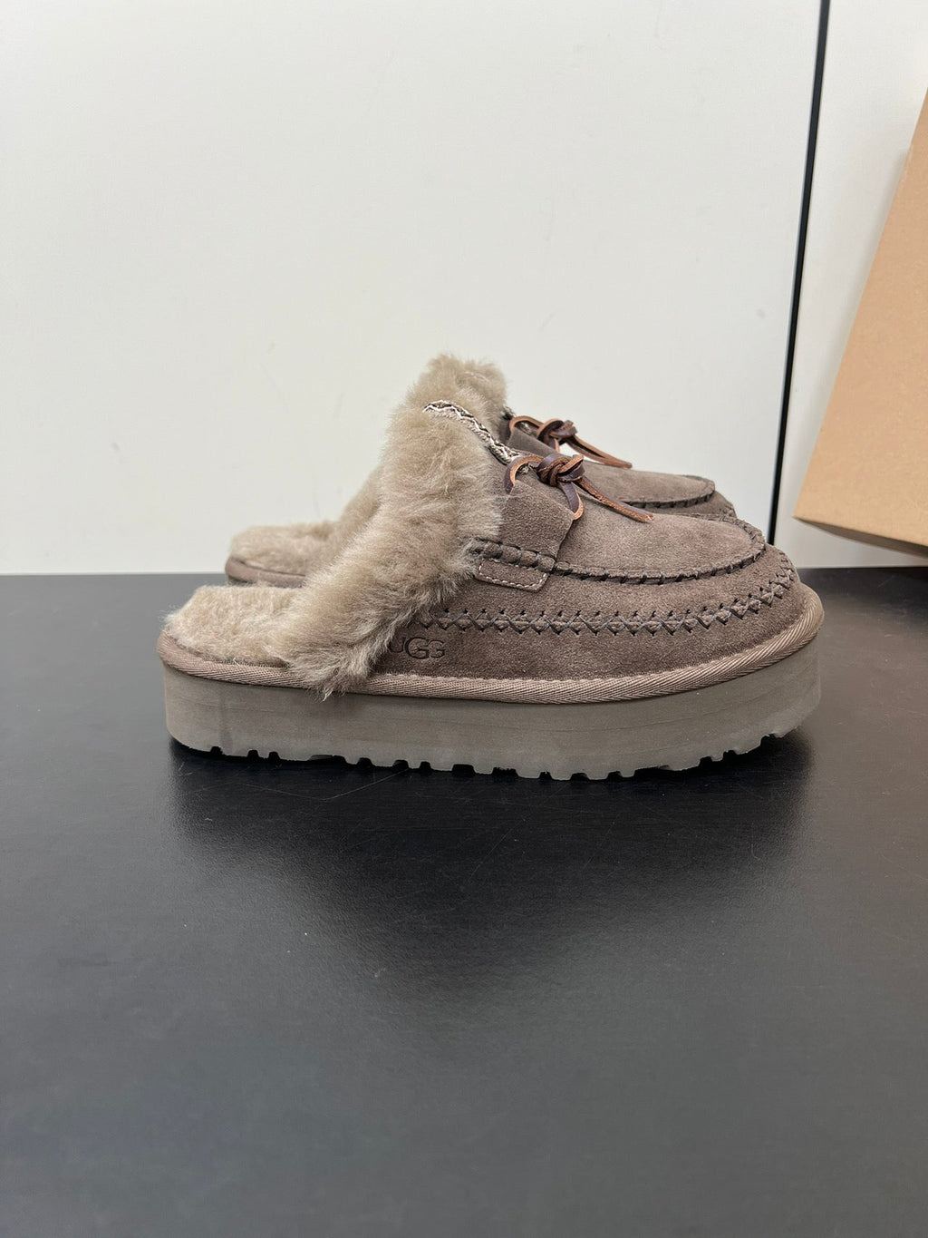 DISQUETTE ALPINE IN CEDAR BROWN SUEDE AND FLEECE