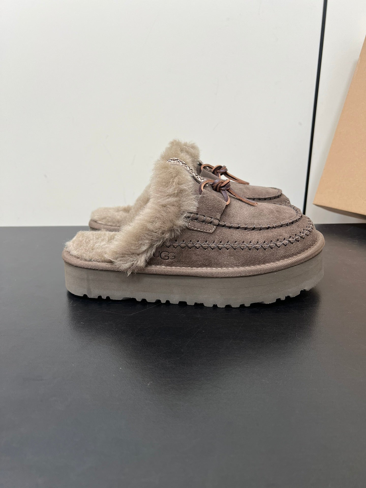 DISQUETTE ALPINE IN CEDAR BROWN SUEDE AND FLEECE