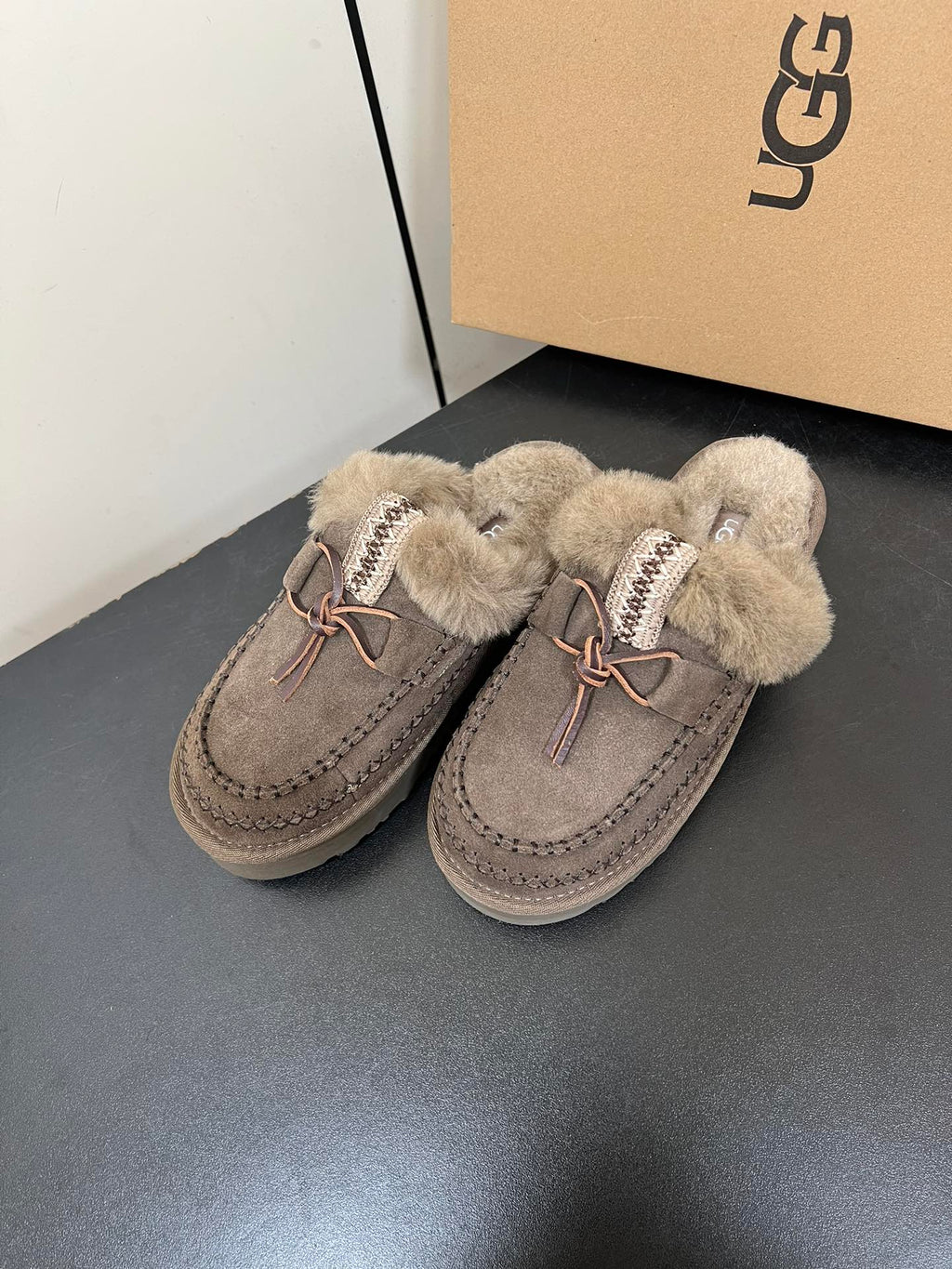 DISQUETTE ALPINE IN CEDAR BROWN SUEDE AND FLEECE