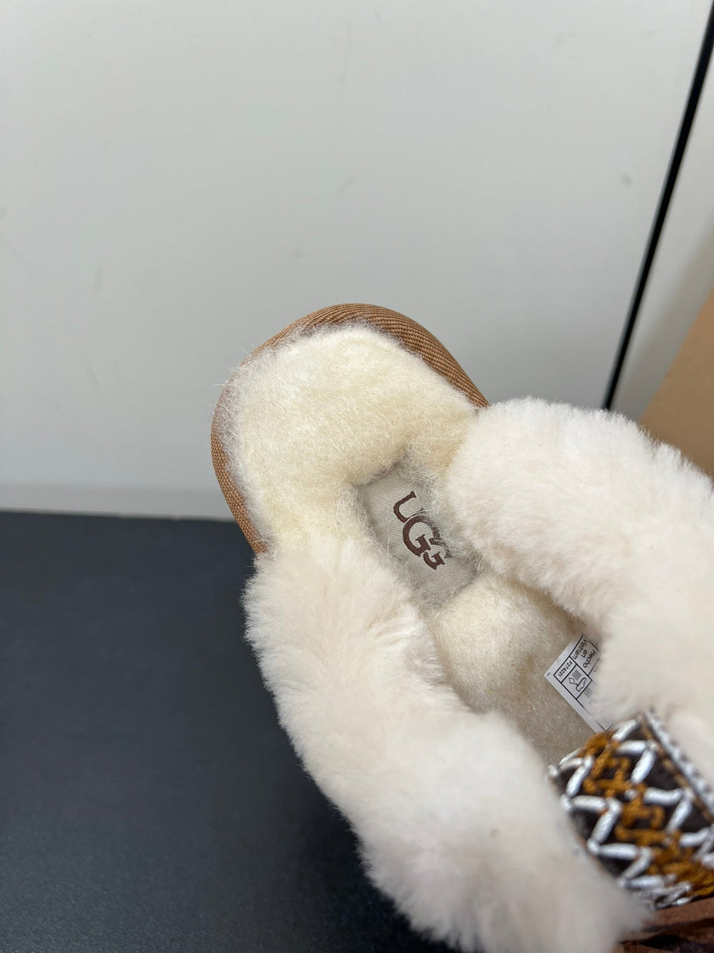 DISQUETTE ALPINE IN PEANUT BROWN SUEDE AND WHITE FLEECE