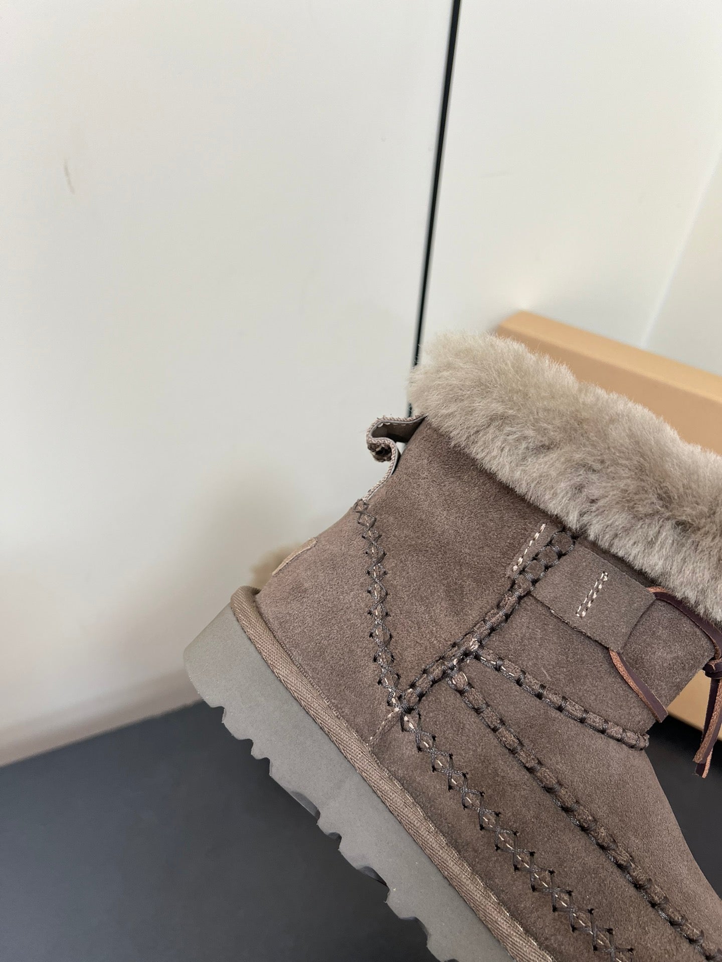 CLASSIC MINI ALPINE IN CEDAR BROWN SUEDE AND FLEECE