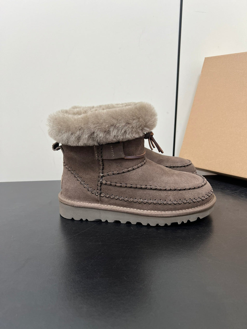 CLASSIC MINI ALPINE IN CEDAR BROWN SUEDE AND FLEECE
