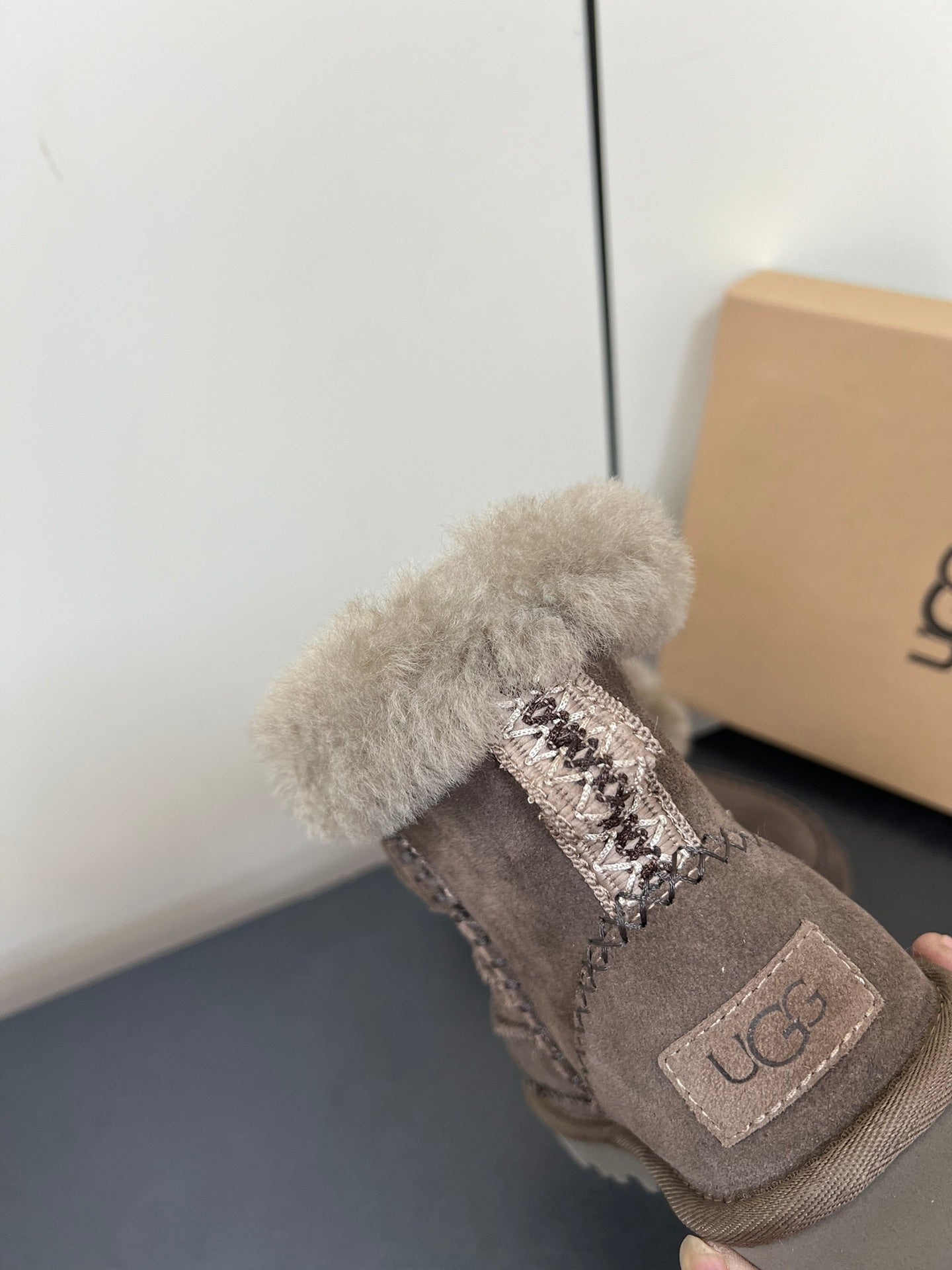CLASSIC MINI ALPINE IN CEDAR BROWN SUEDE AND FLEECE